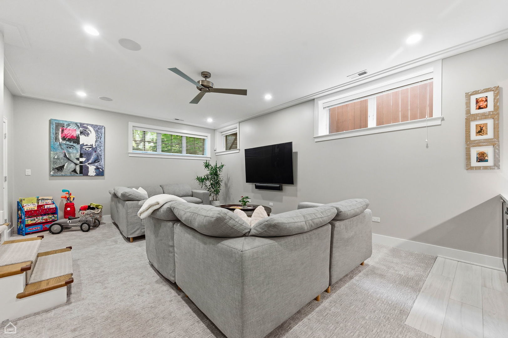 3342 N ravenswood Avenue