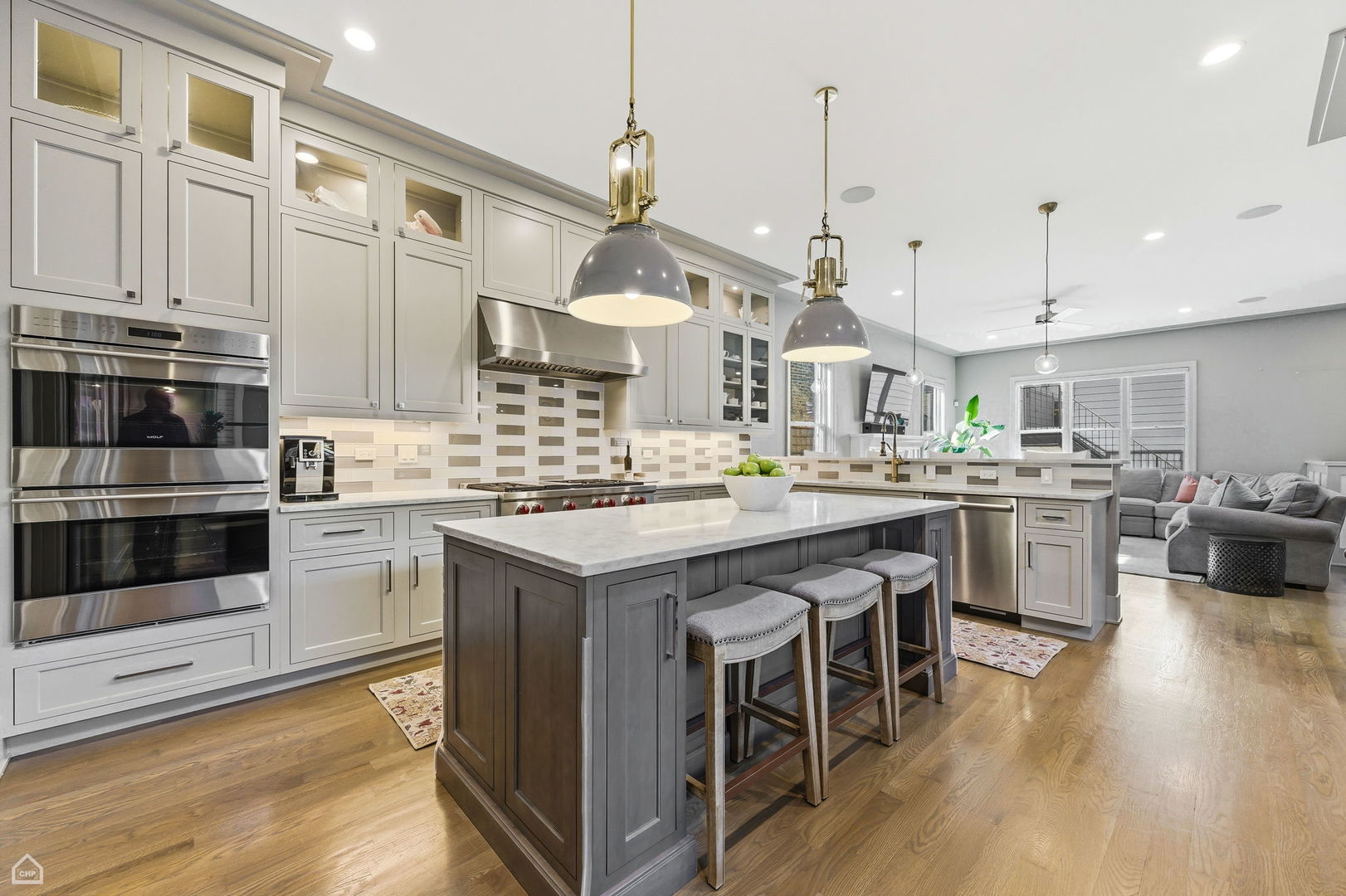 3342 N ravenswood Avenue