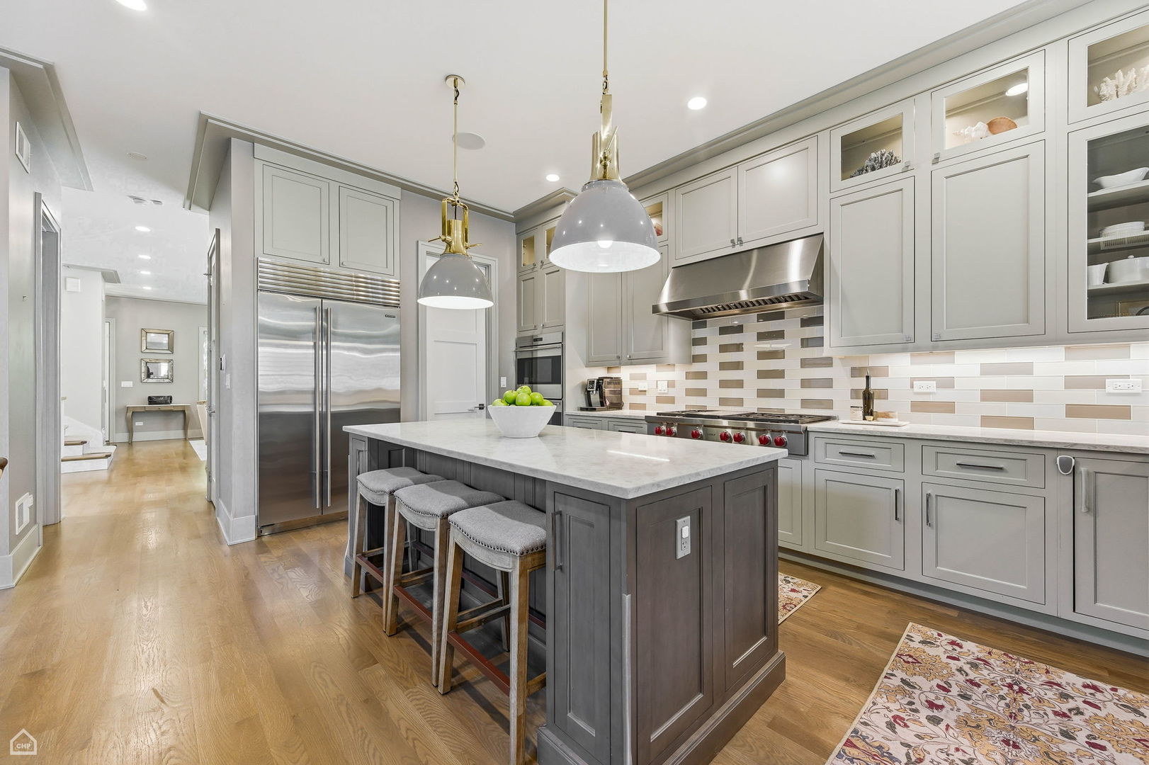 3342 N ravenswood Avenue