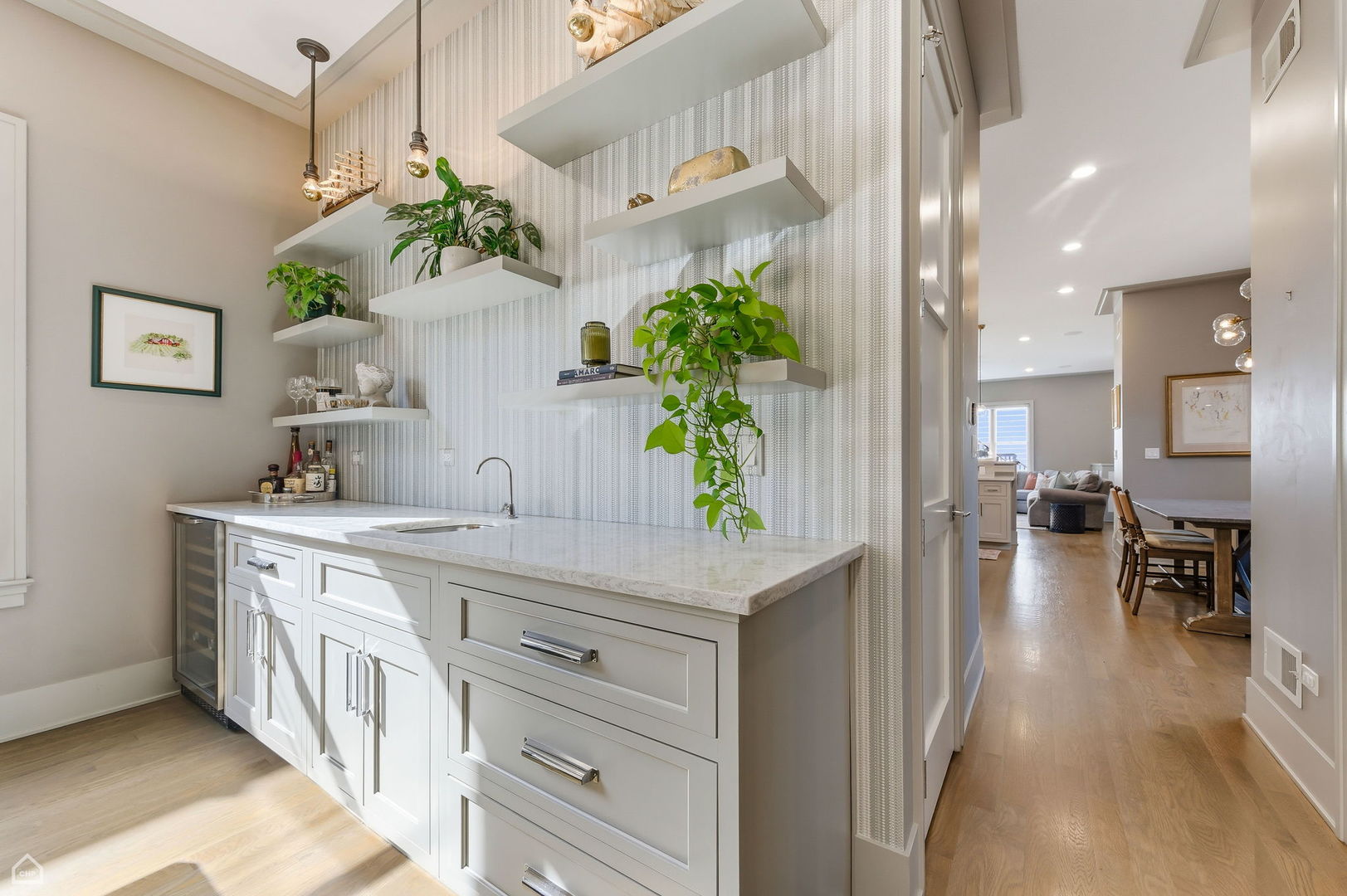 3342 N ravenswood Avenue