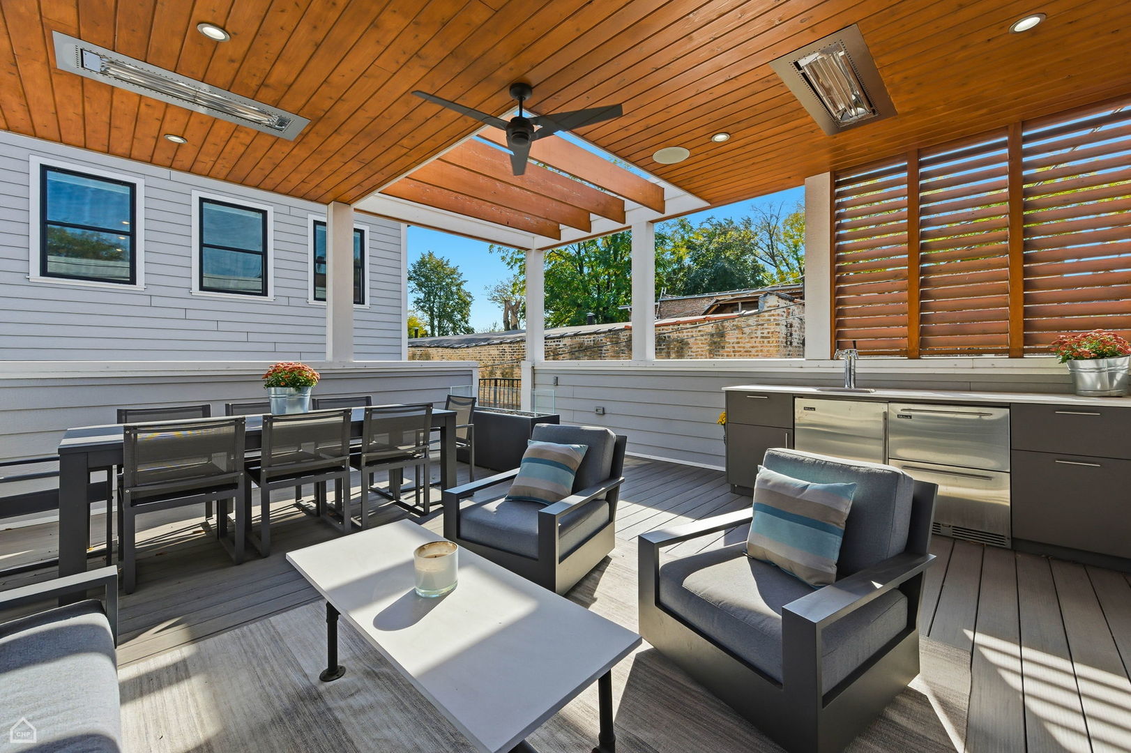 3342 N ravenswood Avenue