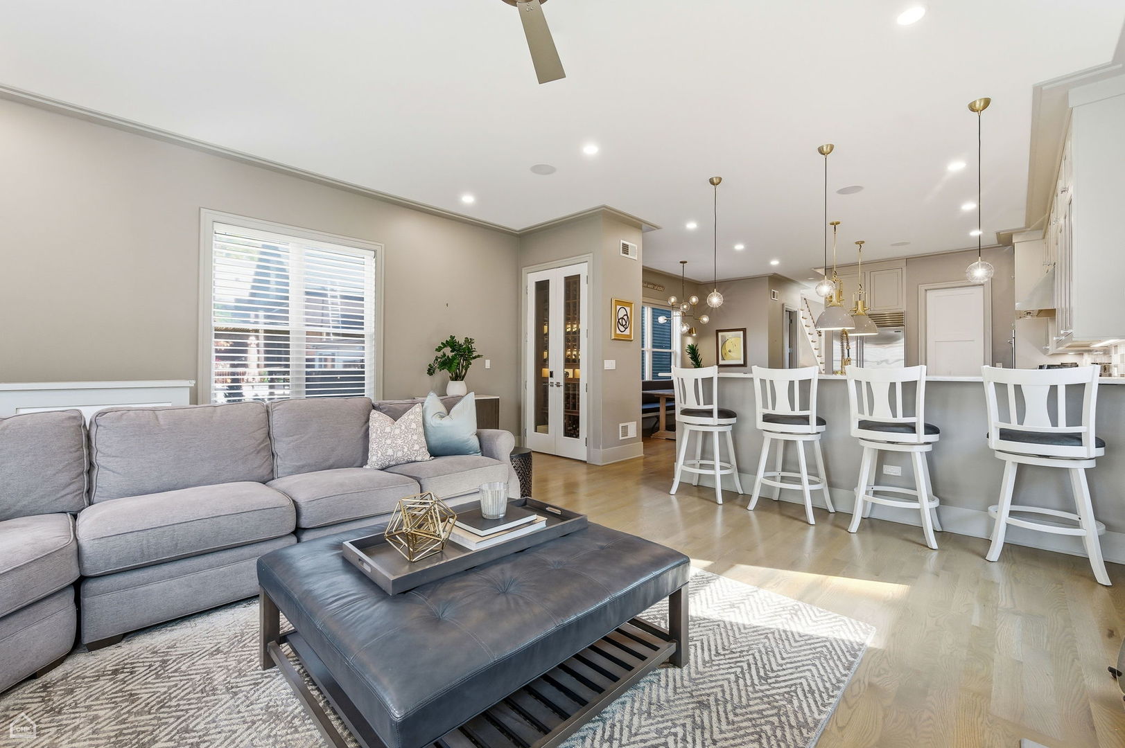 3342 N ravenswood Avenue