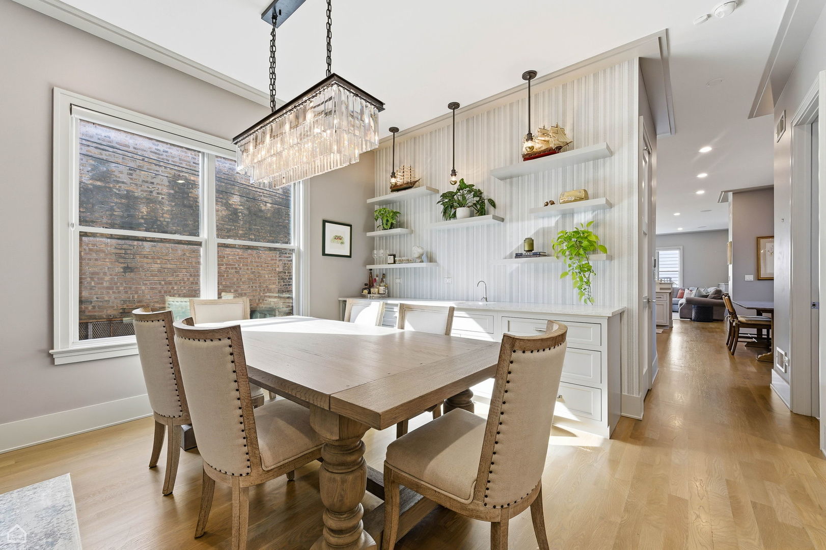 3342 N ravenswood Avenue