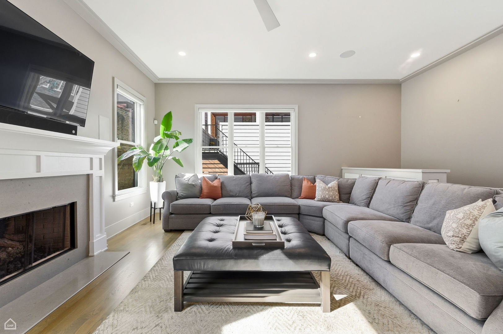 3342 N ravenswood Avenue