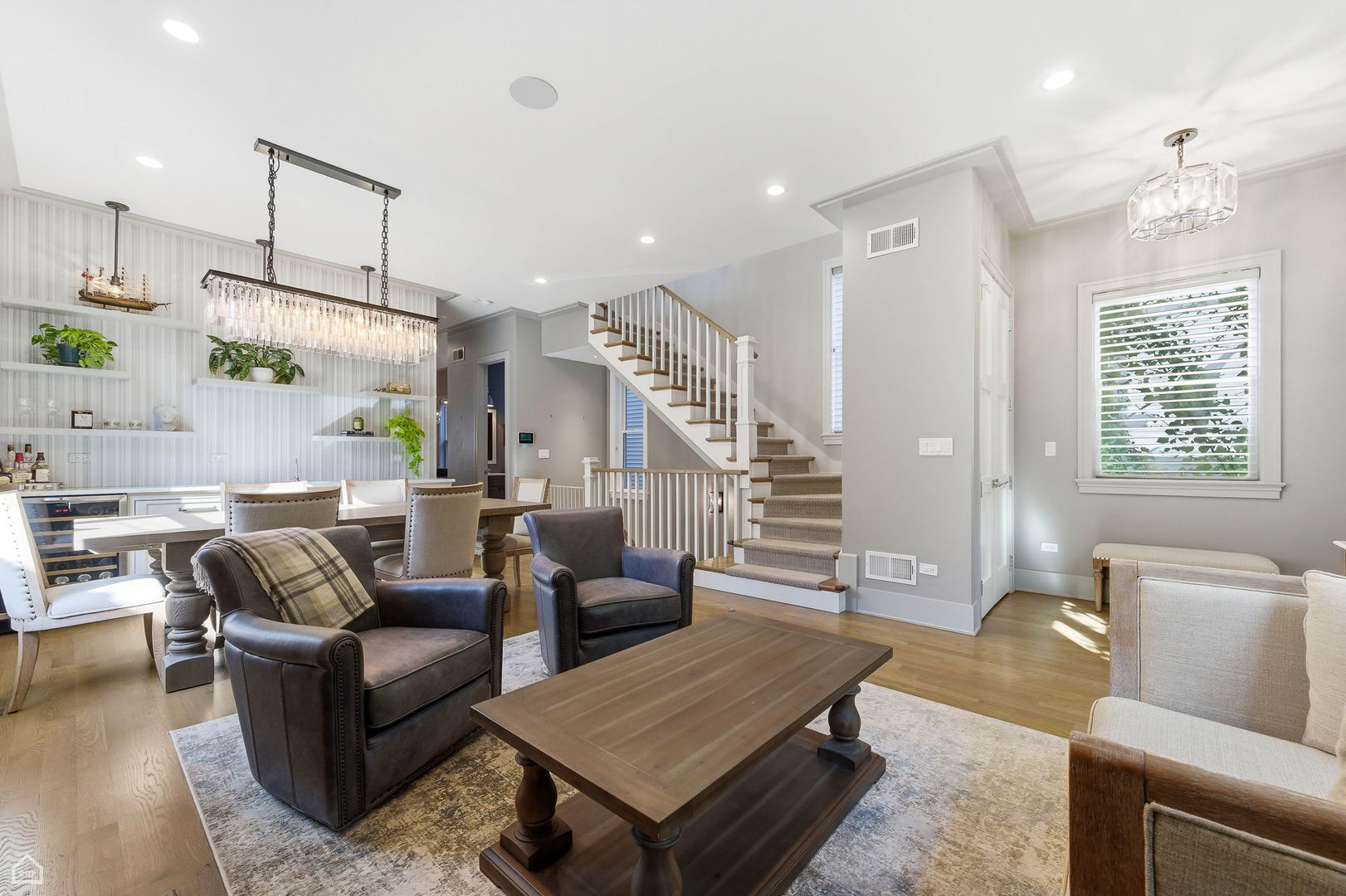 3342 N ravenswood Avenue