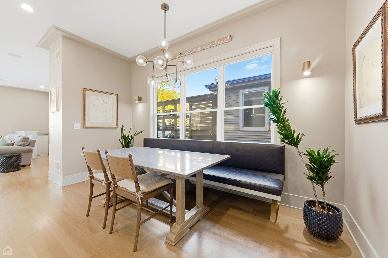 3342 N ravenswood Avenue