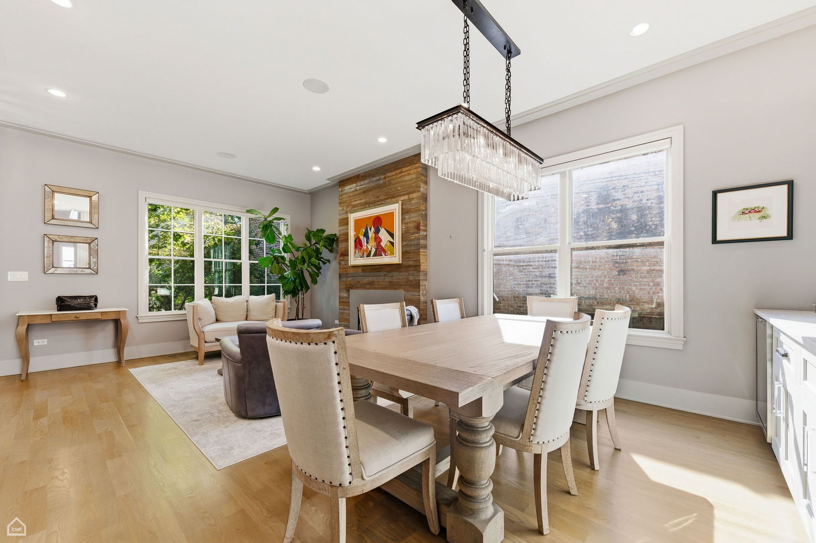 3342 N ravenswood Avenue