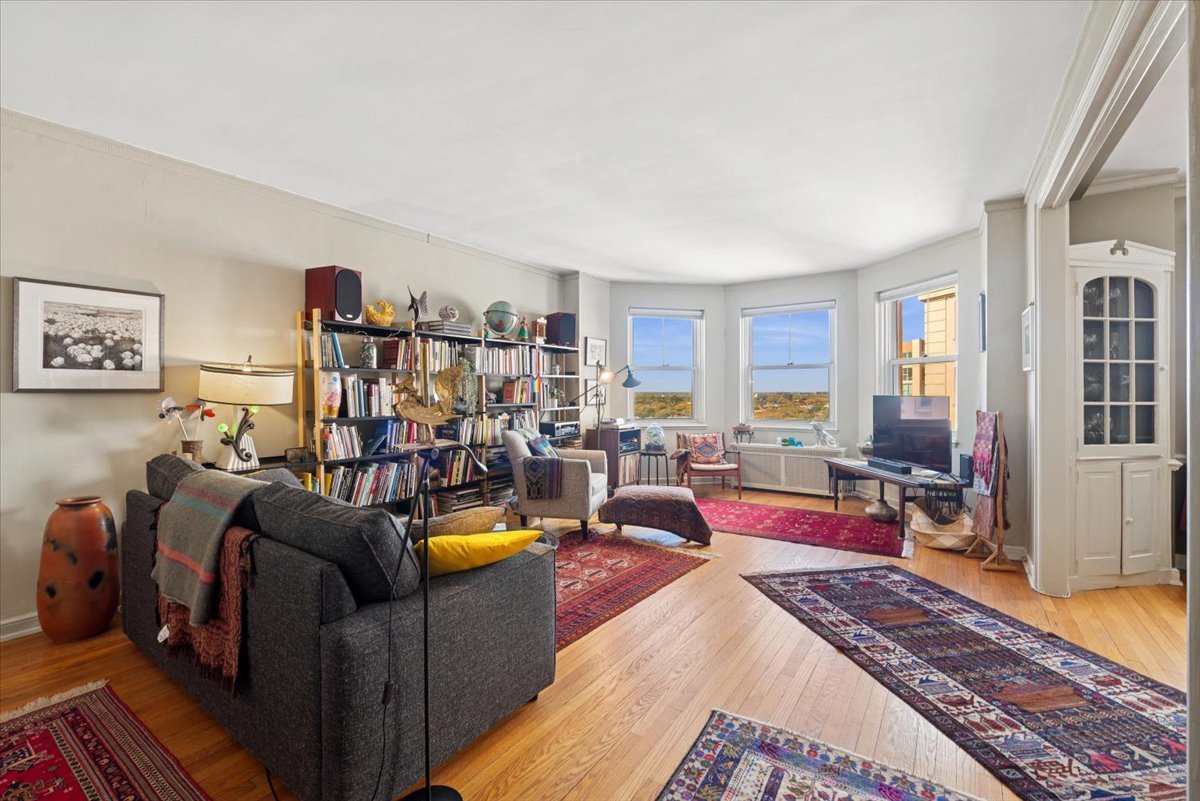 5555 N SHERIDAN Road Unit: 1608