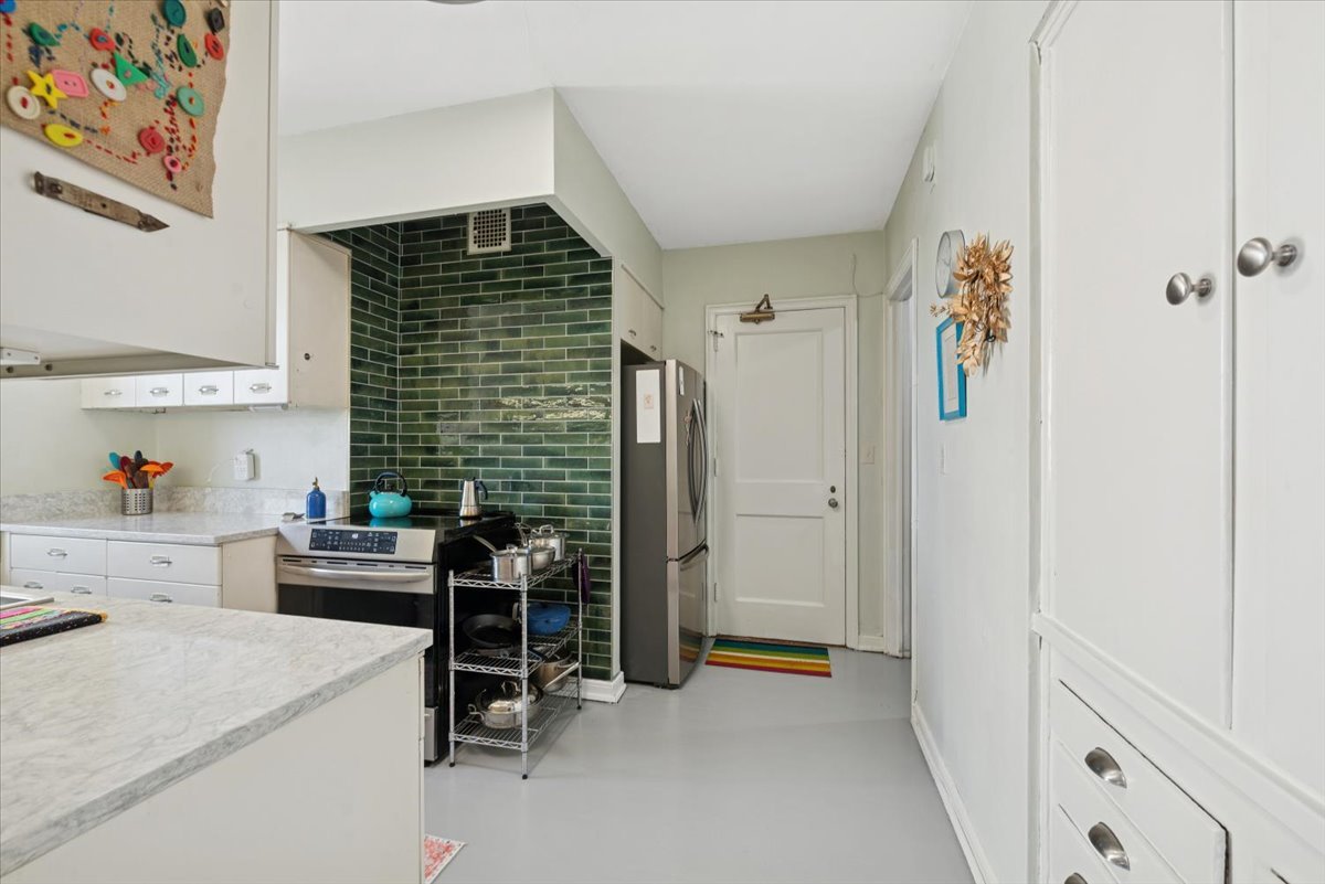 5555 N SHERIDAN Road Unit: 1608