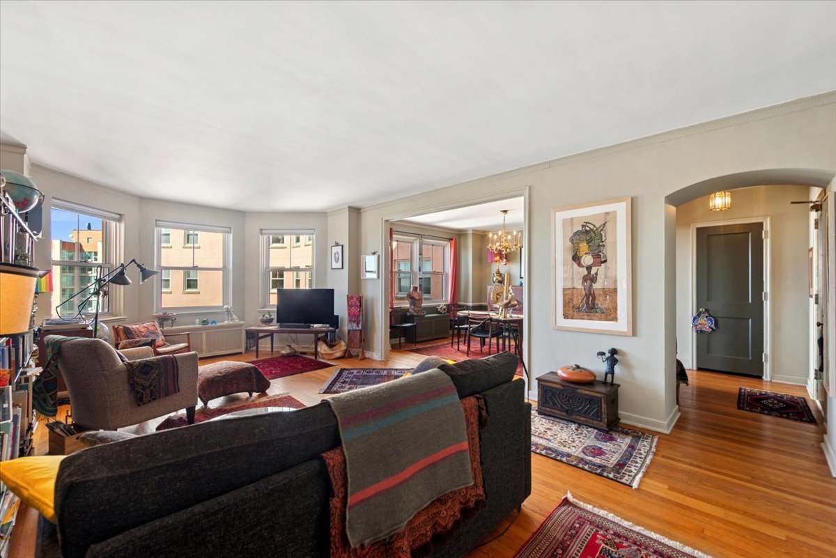 5555 N SHERIDAN Road Unit: 1608