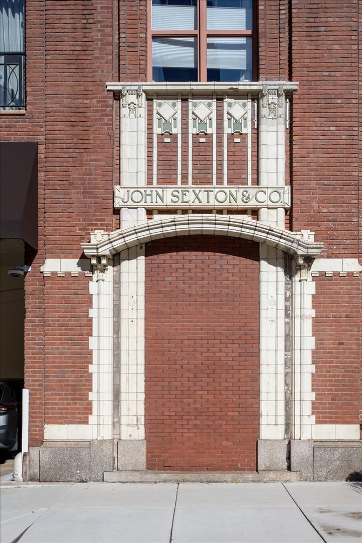 360 W Illinois Street Unit: 313