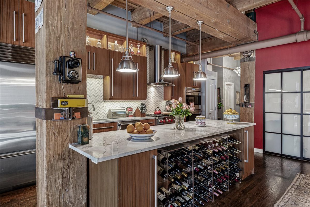 360 W Illinois Street Unit: 313