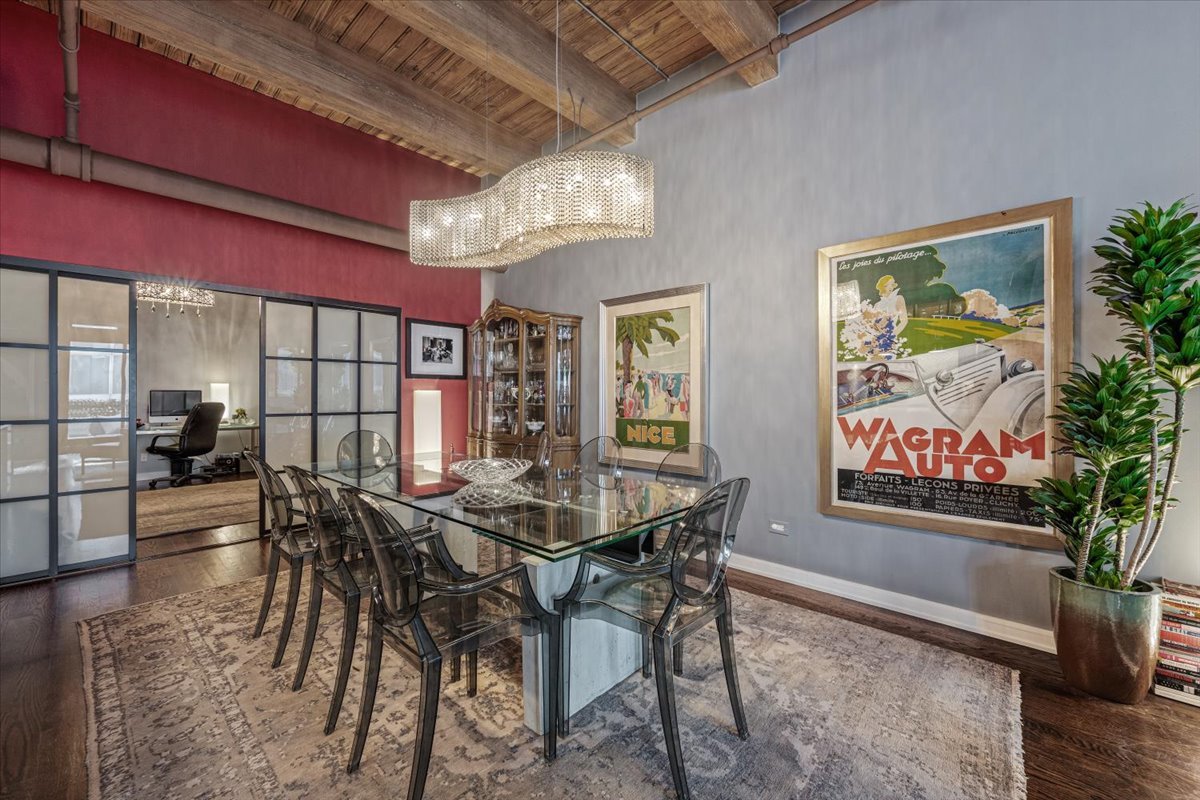 360 W Illinois Street Unit: 313