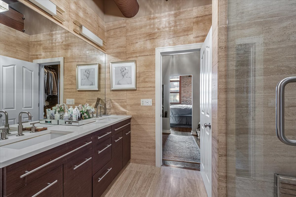 360 W Illinois Street Unit: 313