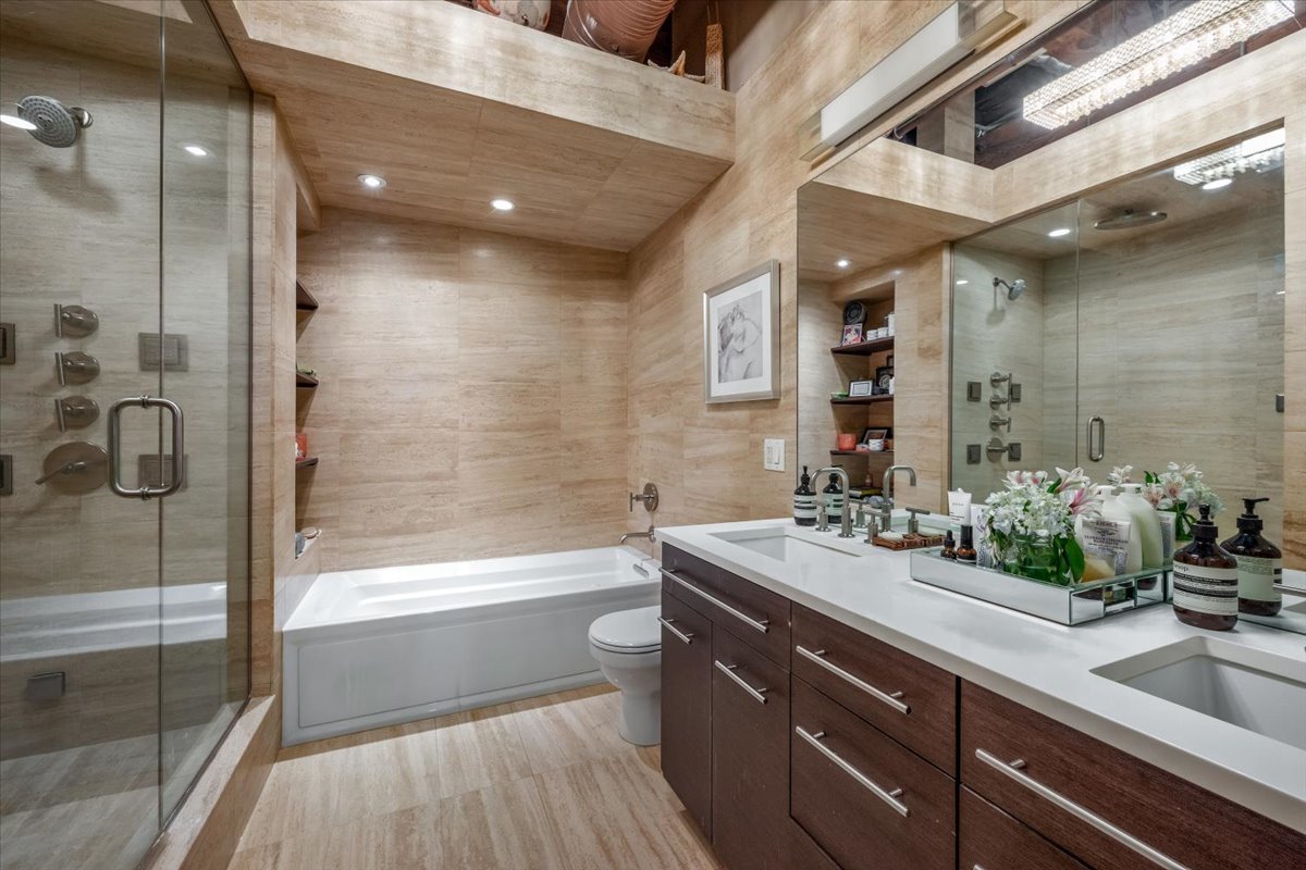 360 W Illinois Street Unit: 313