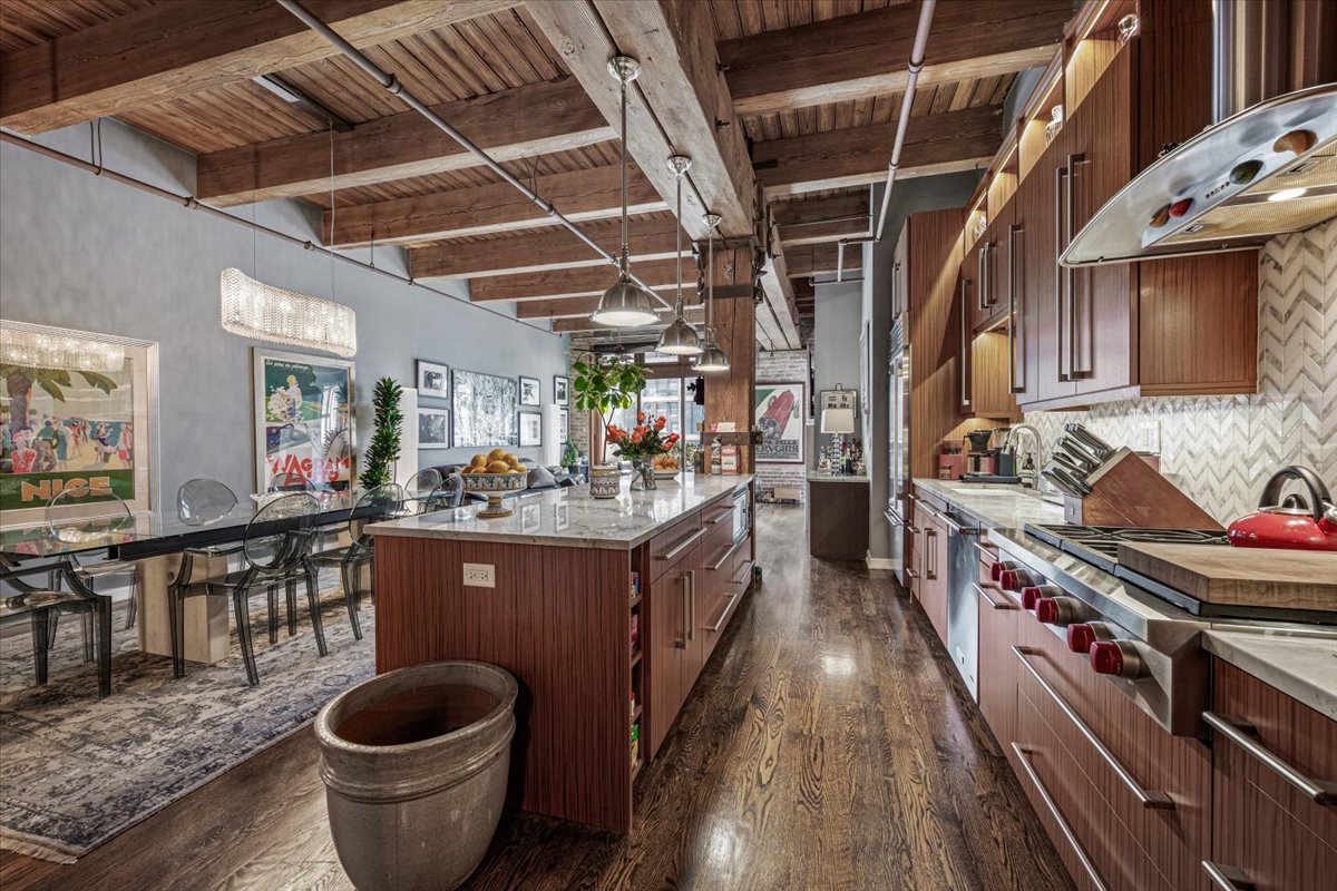 360 W Illinois Street Unit: 313