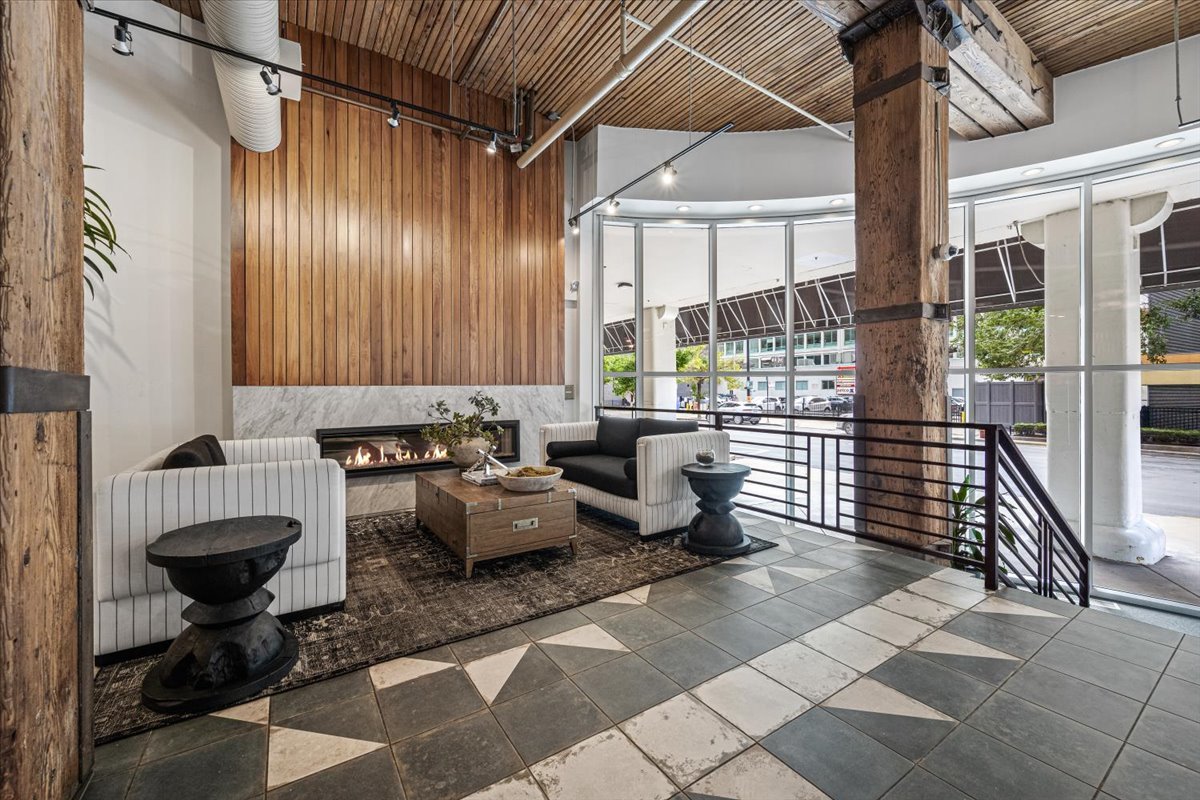 360 W Illinois Street Unit: 313