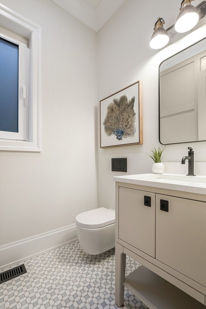 518 N Oakley Boulevard