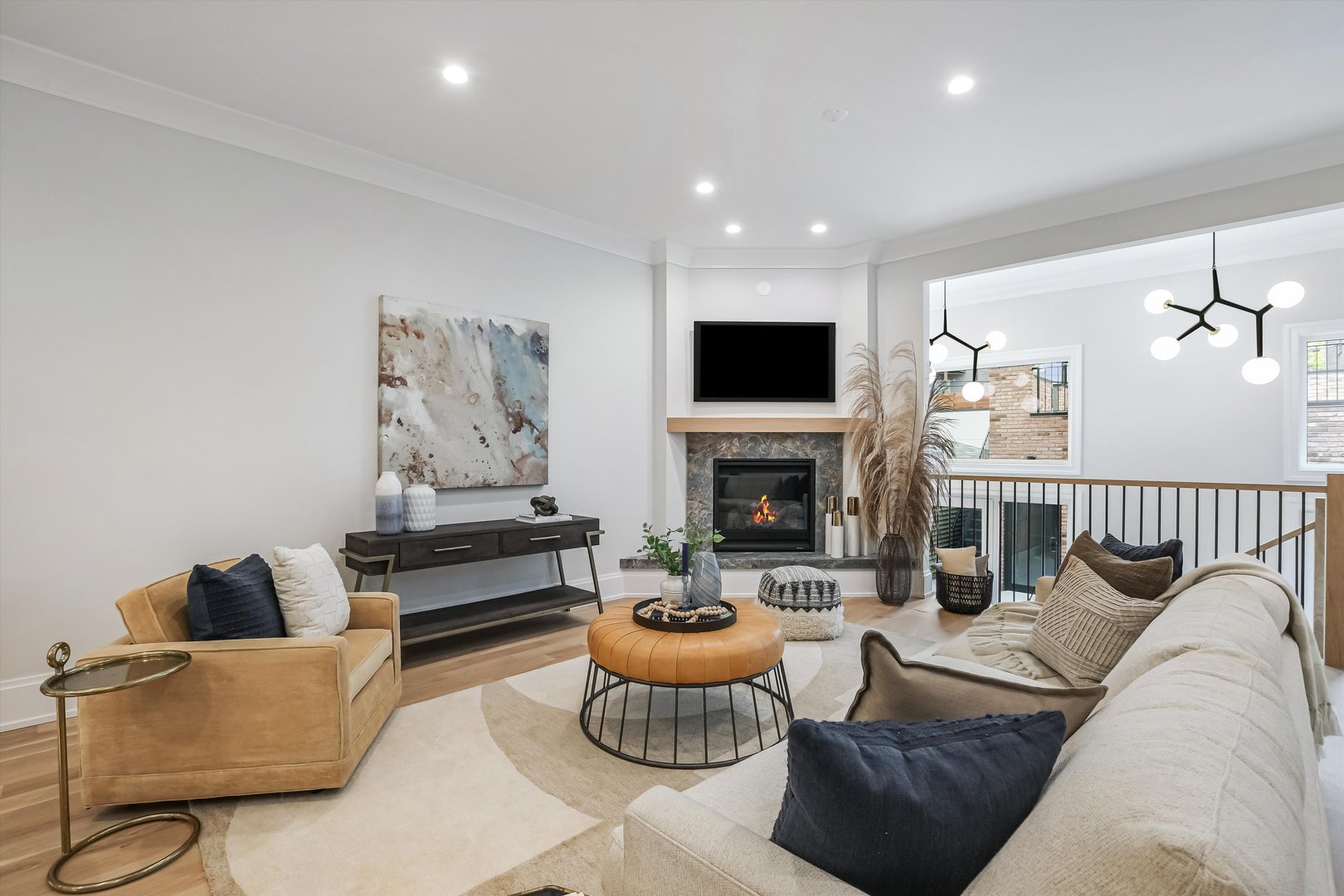 518 N Oakley Boulevard