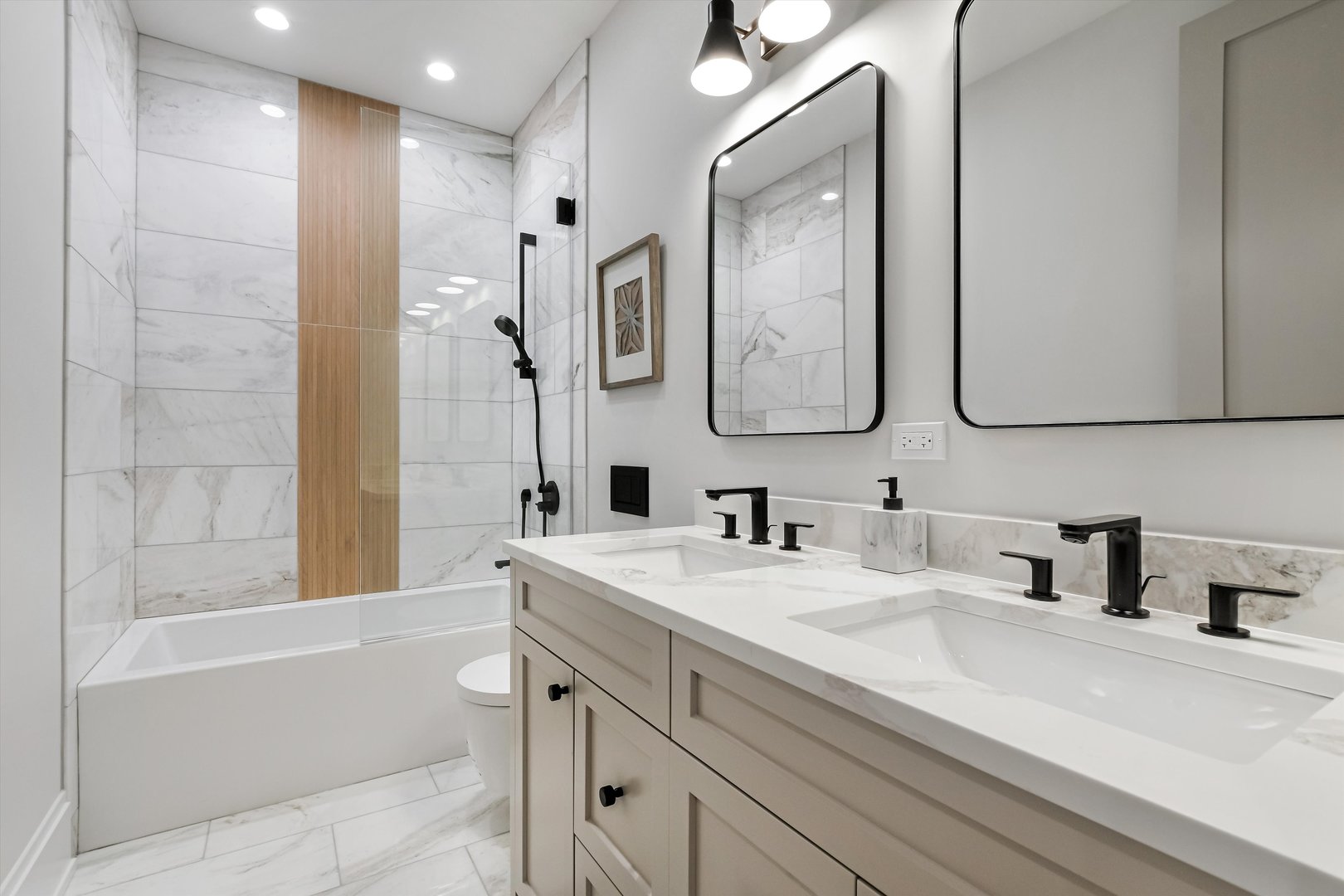 518 N Oakley Boulevard