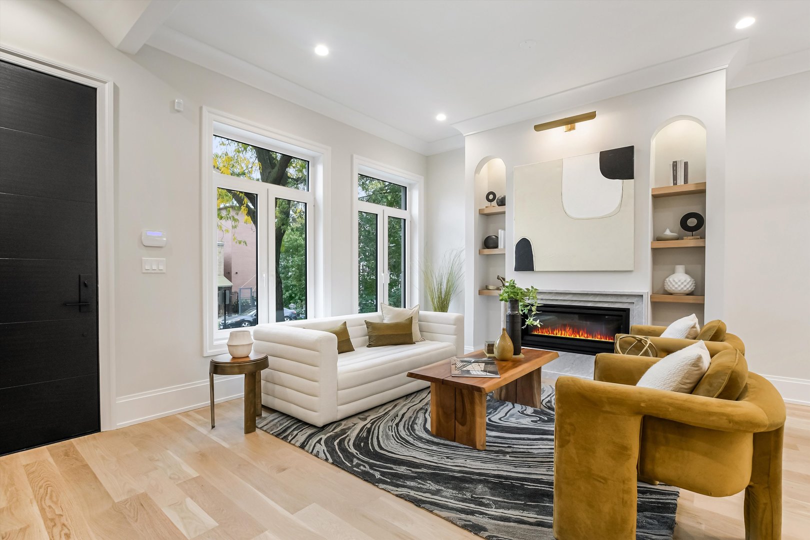 518 N Oakley Boulevard