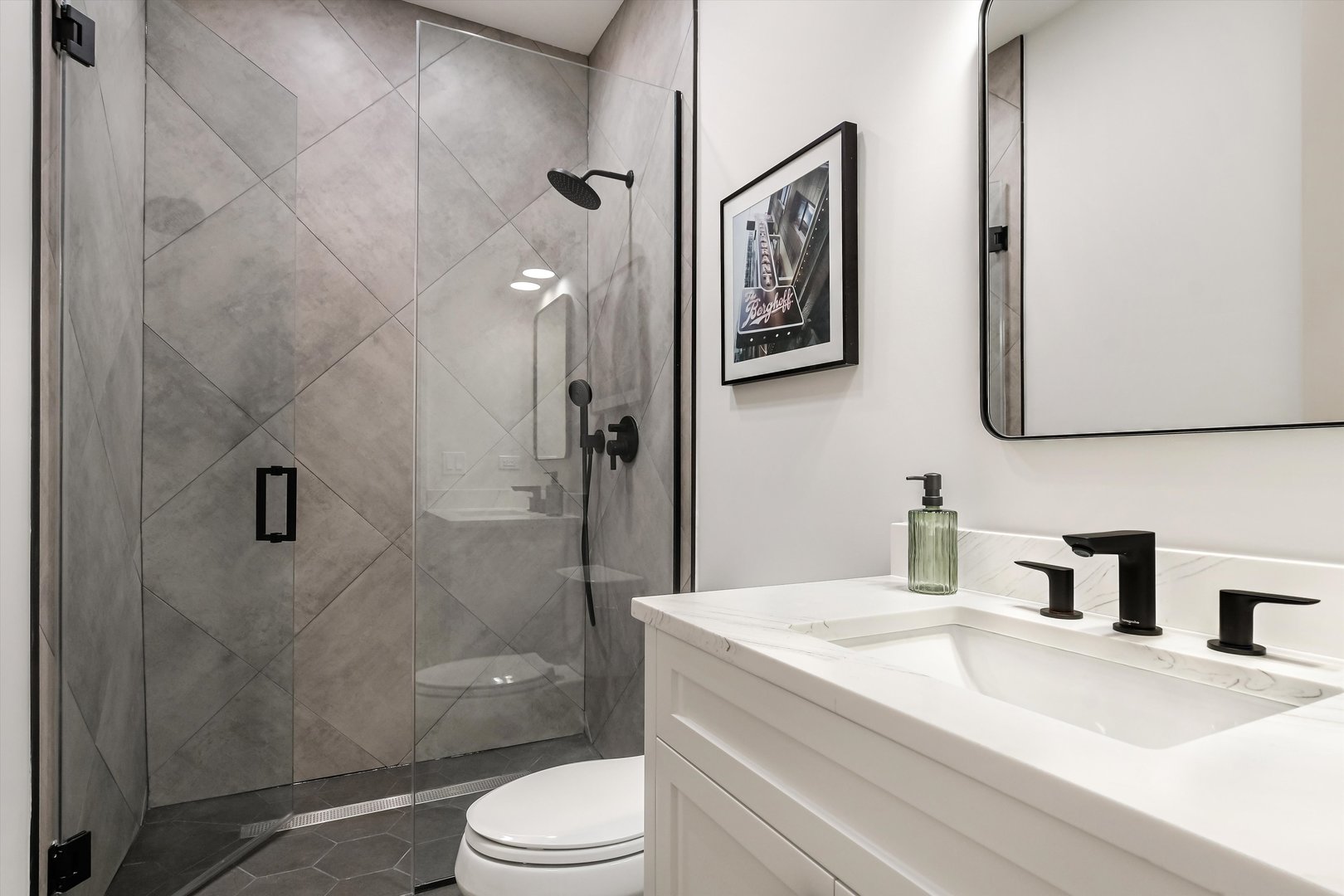 518 N Oakley Boulevard