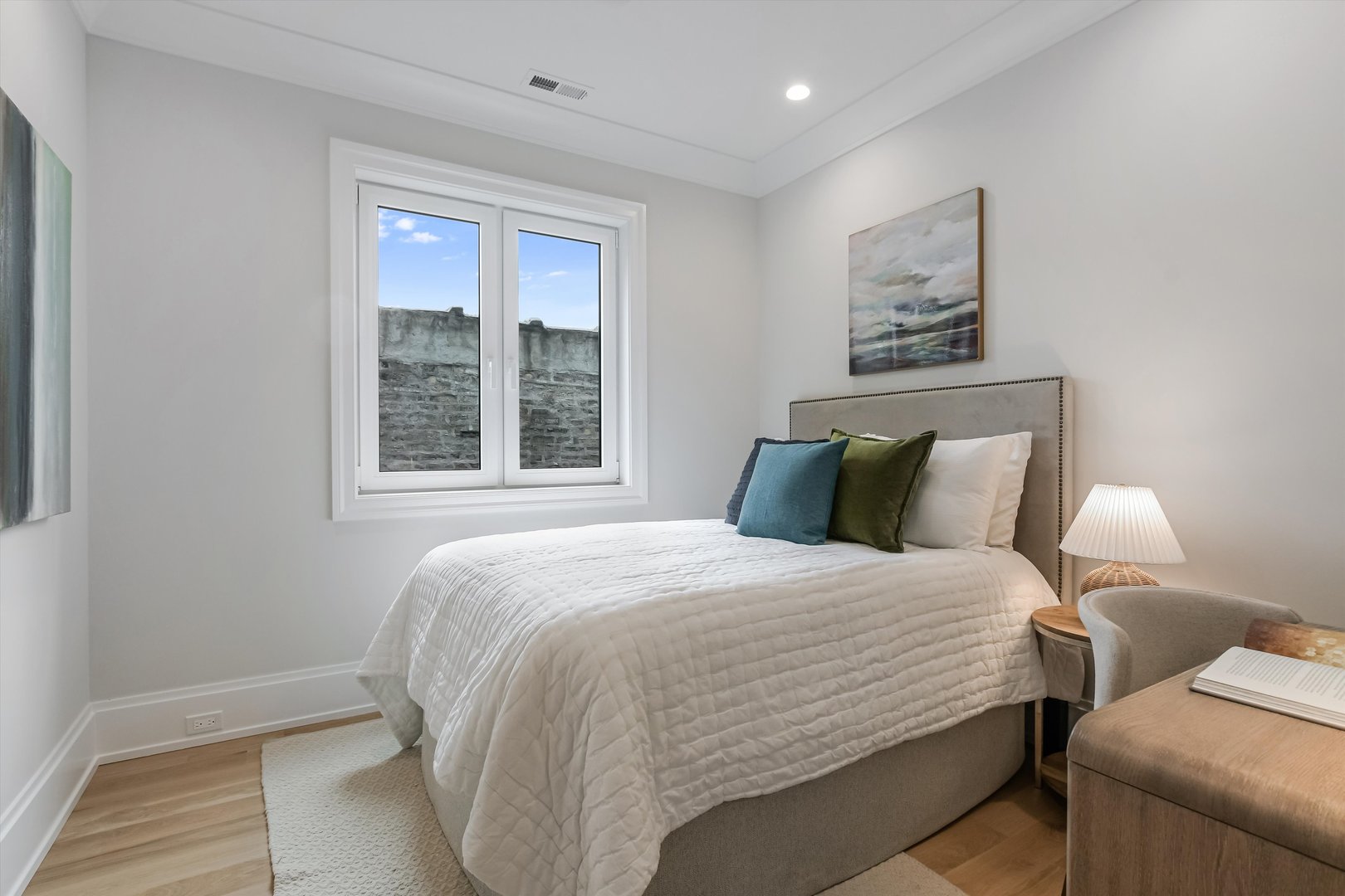 518 N Oakley Boulevard