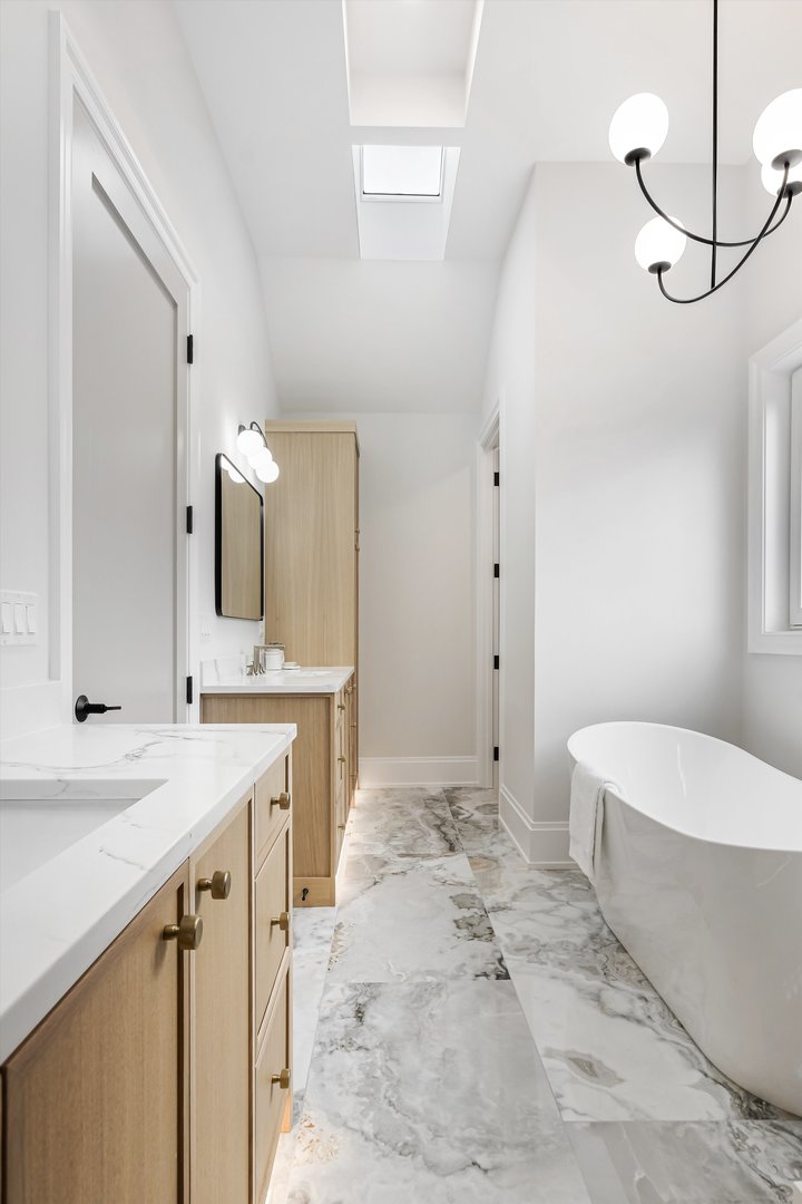 518 N Oakley Boulevard