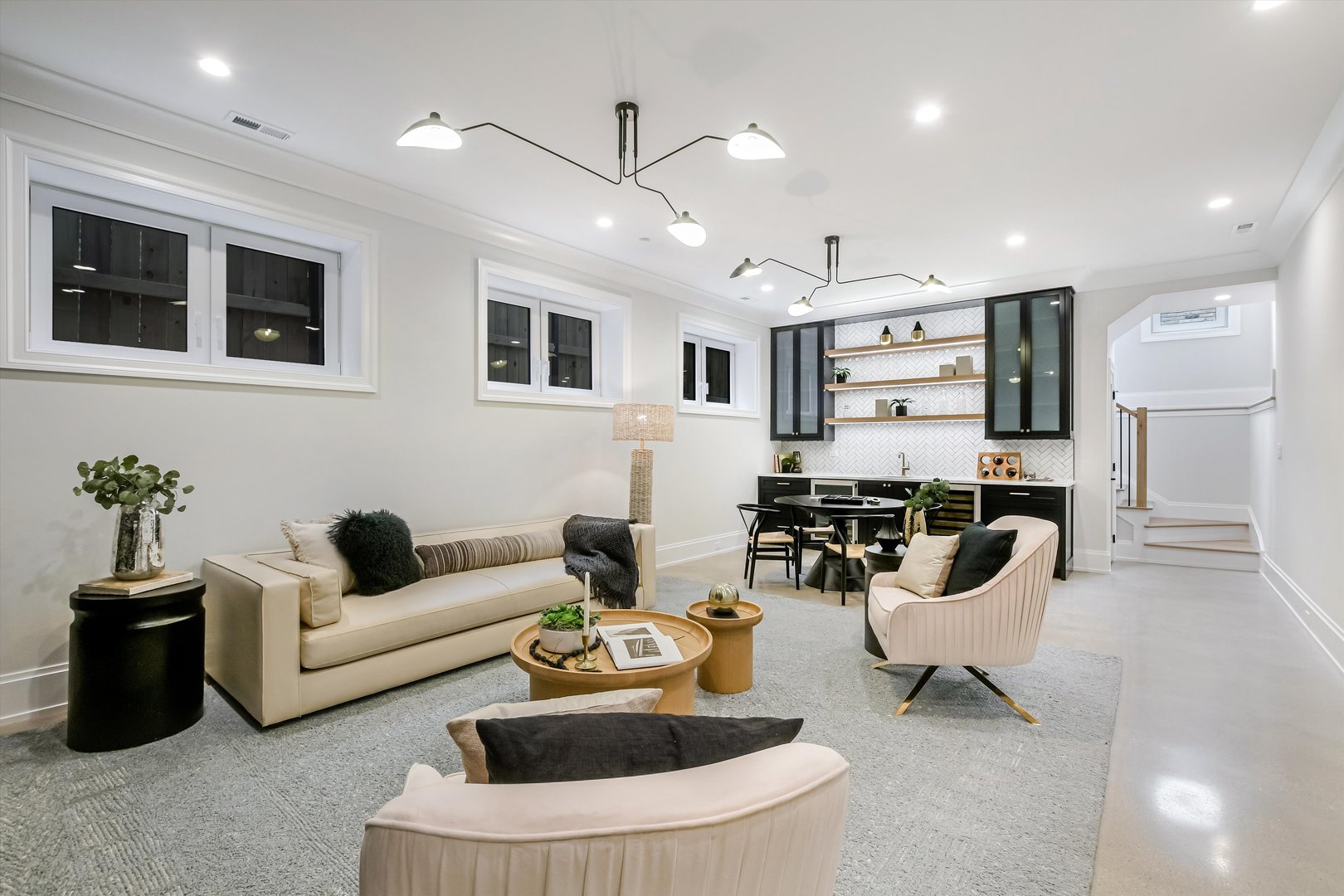 518 N Oakley Boulevard