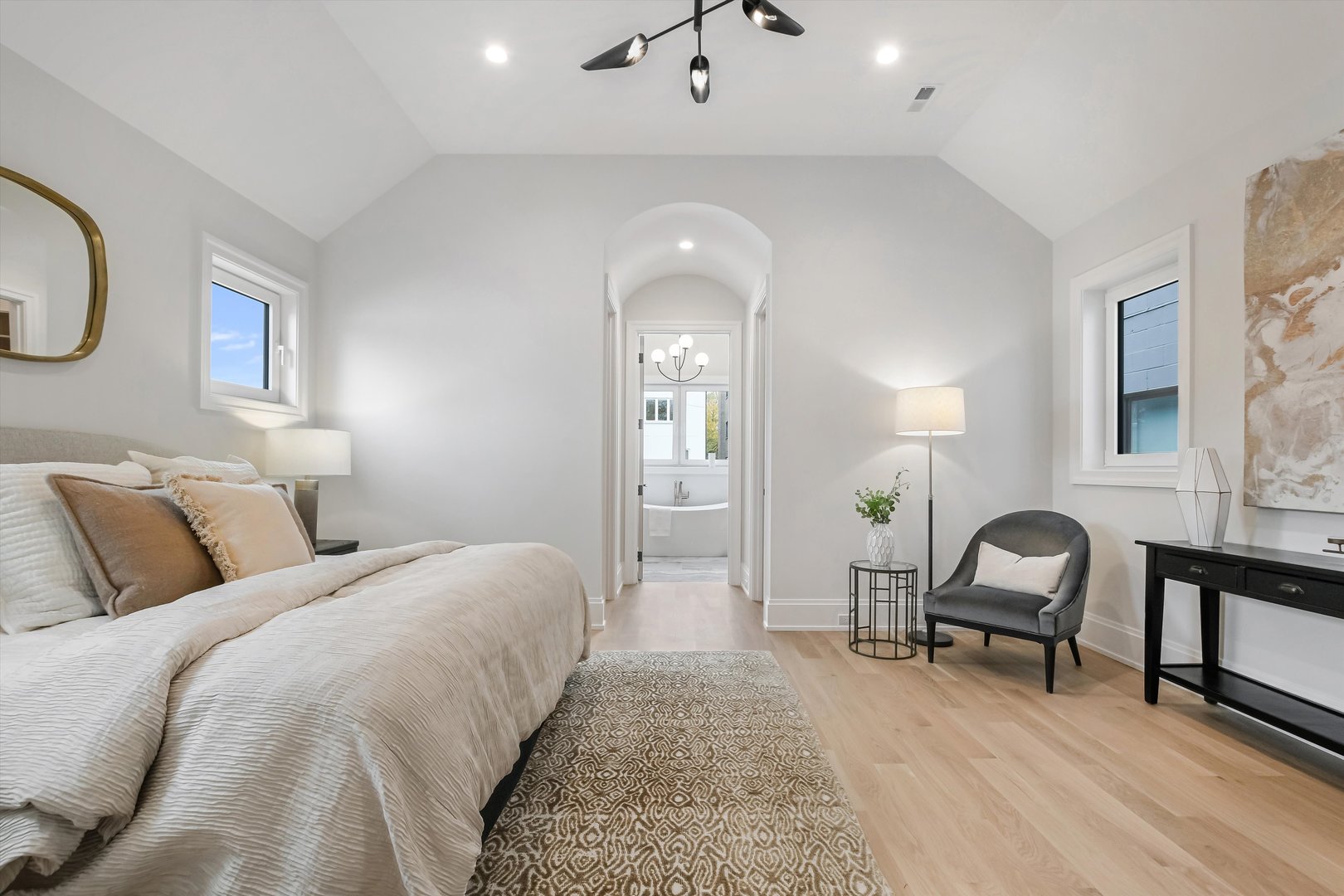 518 N Oakley Boulevard