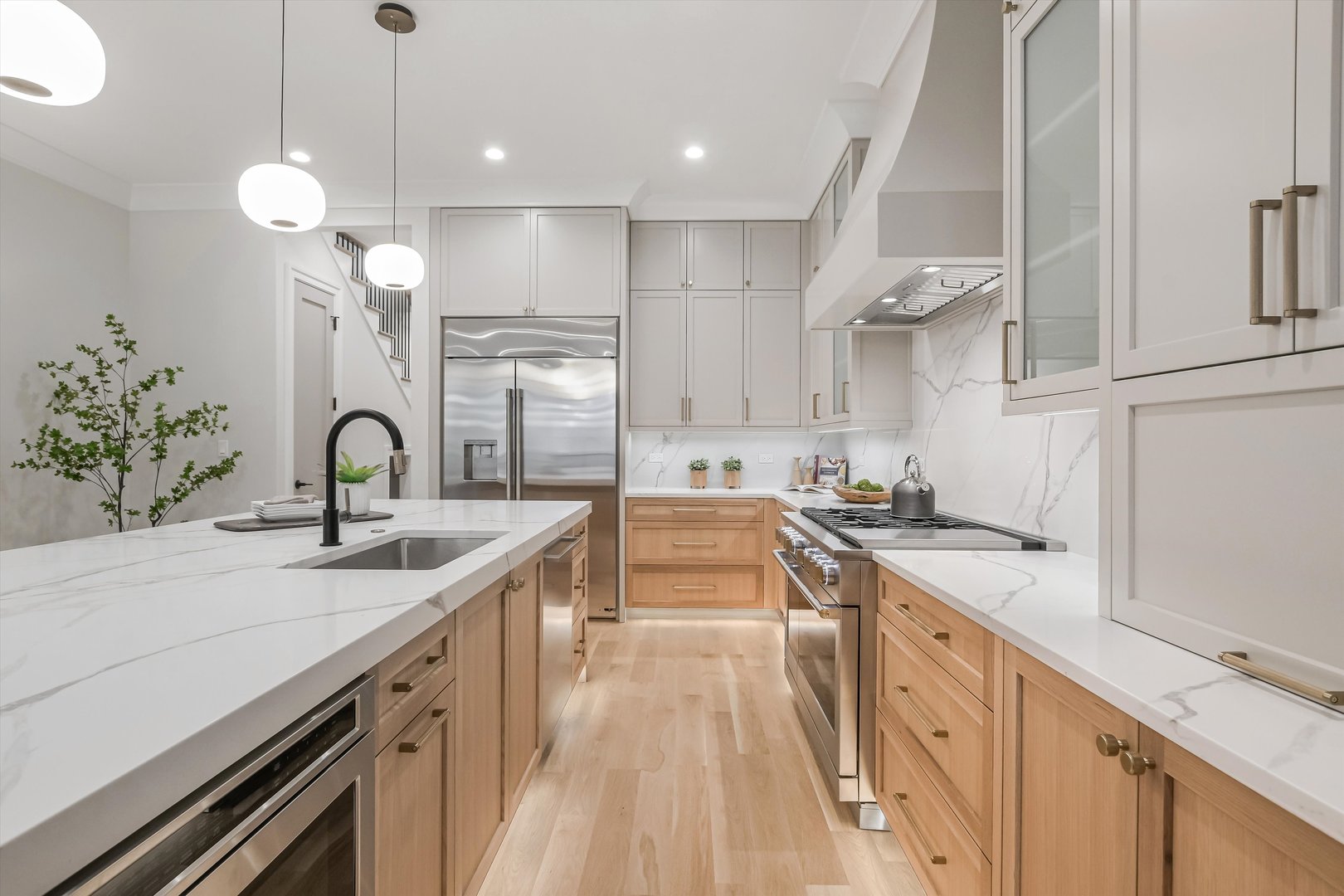 518 N Oakley Boulevard