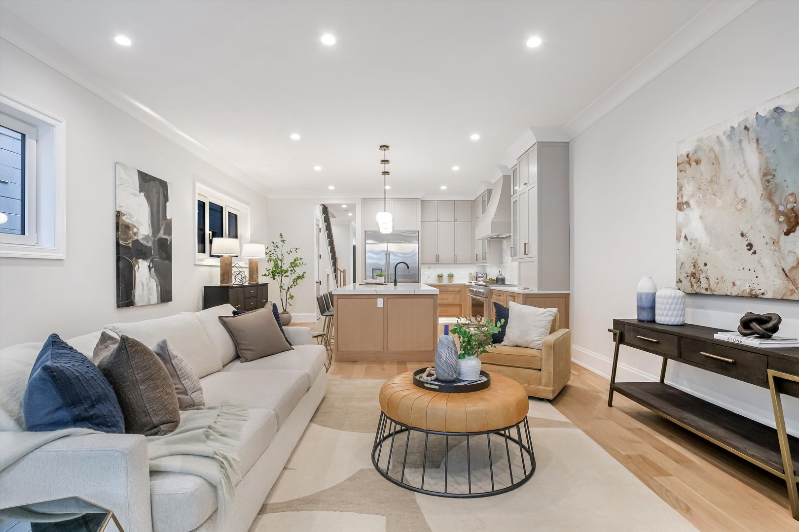 518 N Oakley Boulevard