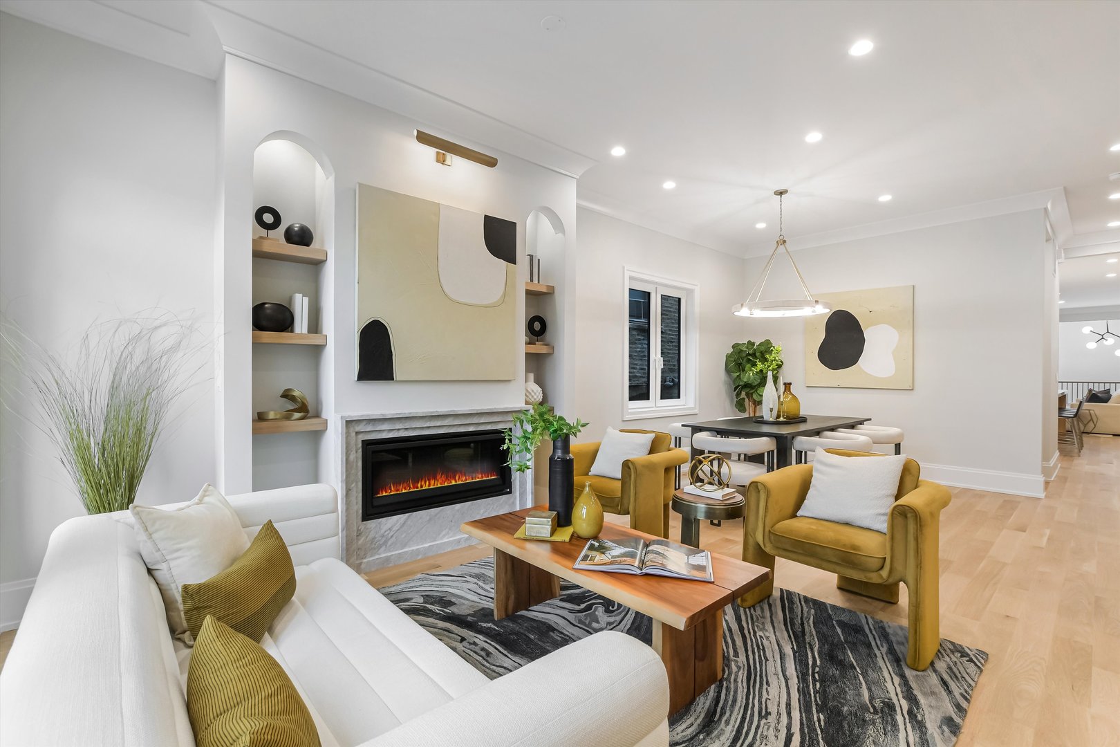 518 N Oakley Boulevard