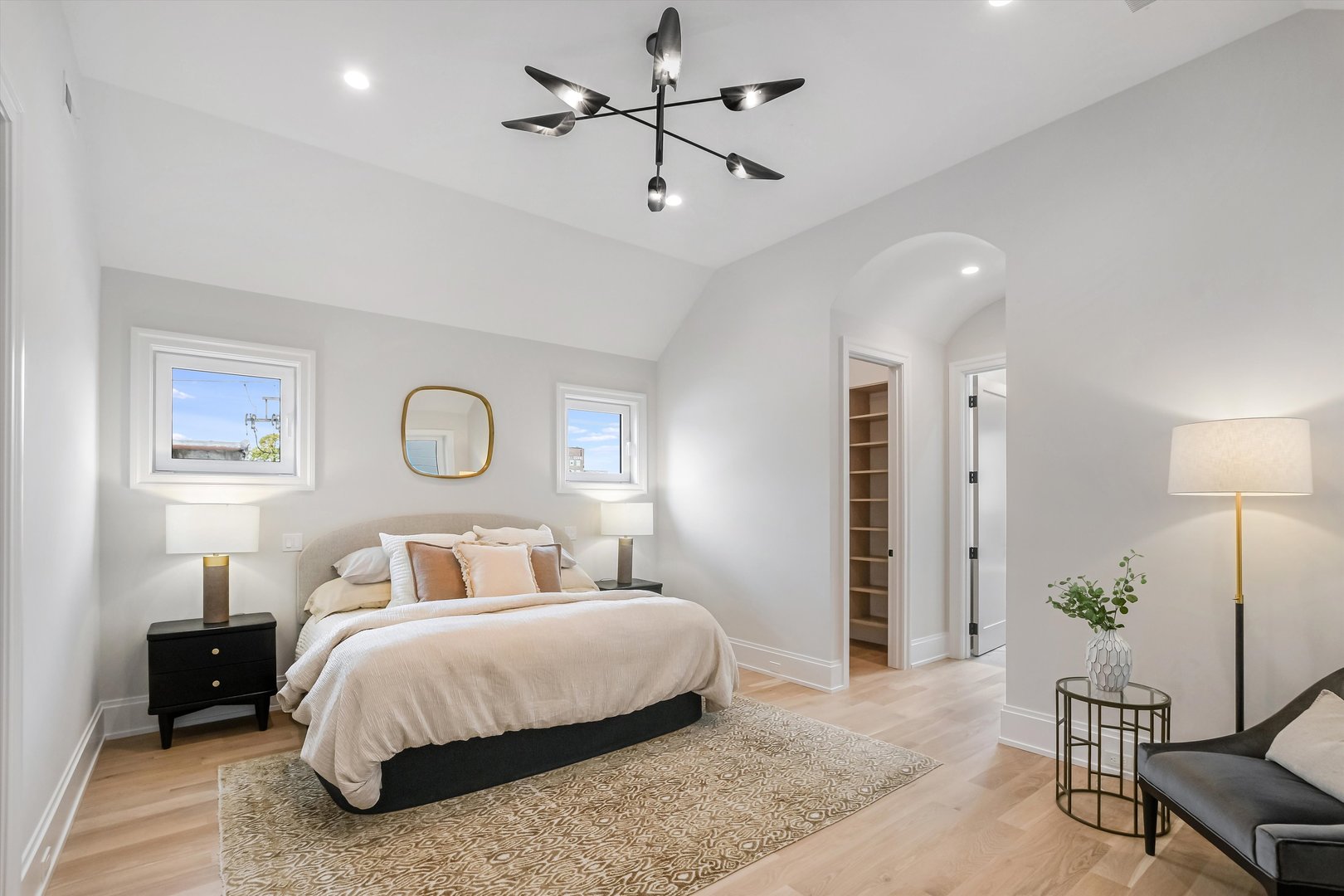 518 N Oakley Boulevard