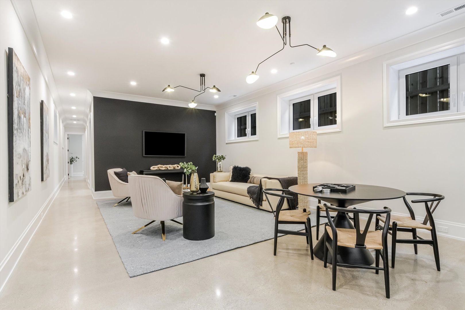 518 N Oakley Boulevard