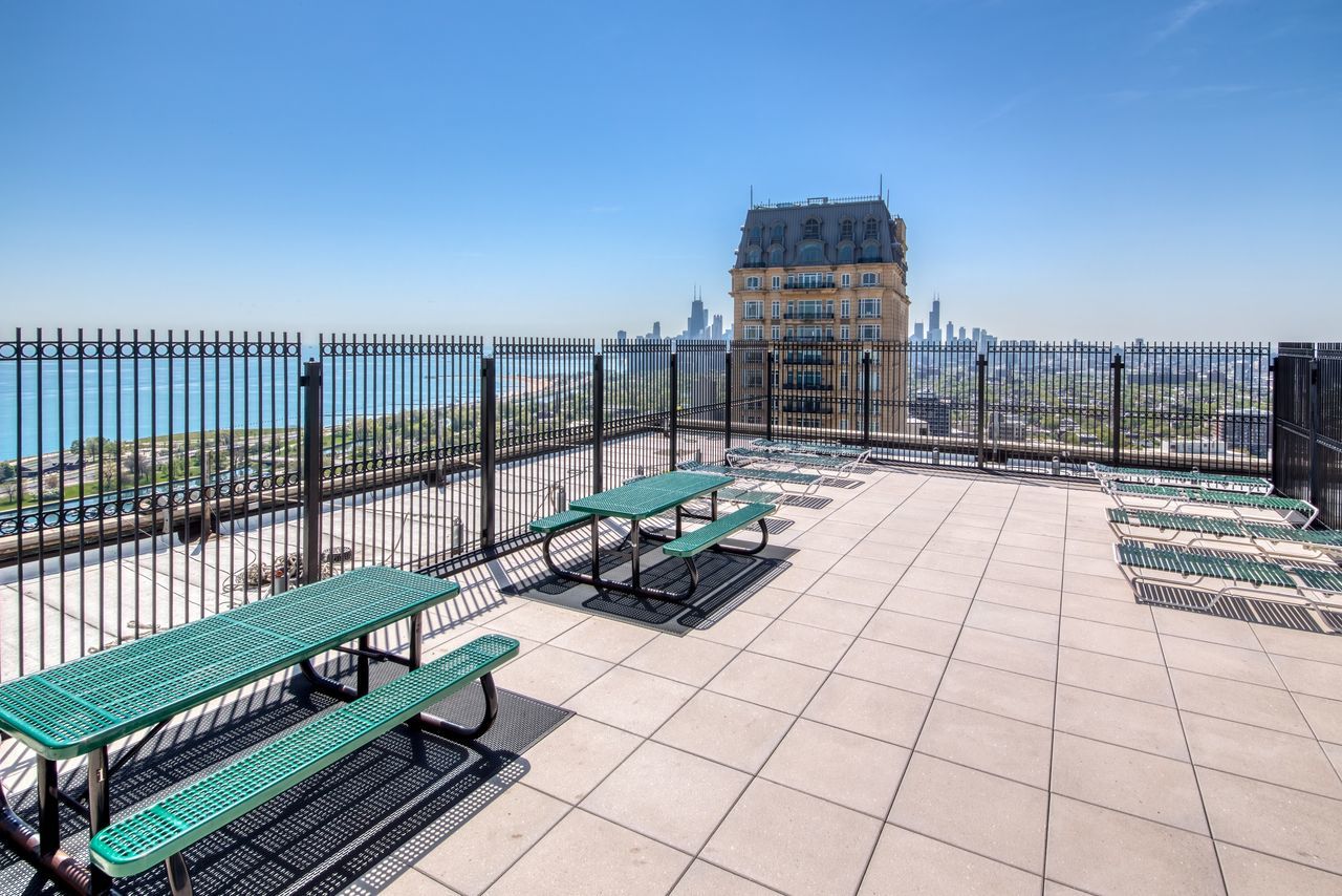 2626 N Lakeview Avenue Unit: 1509