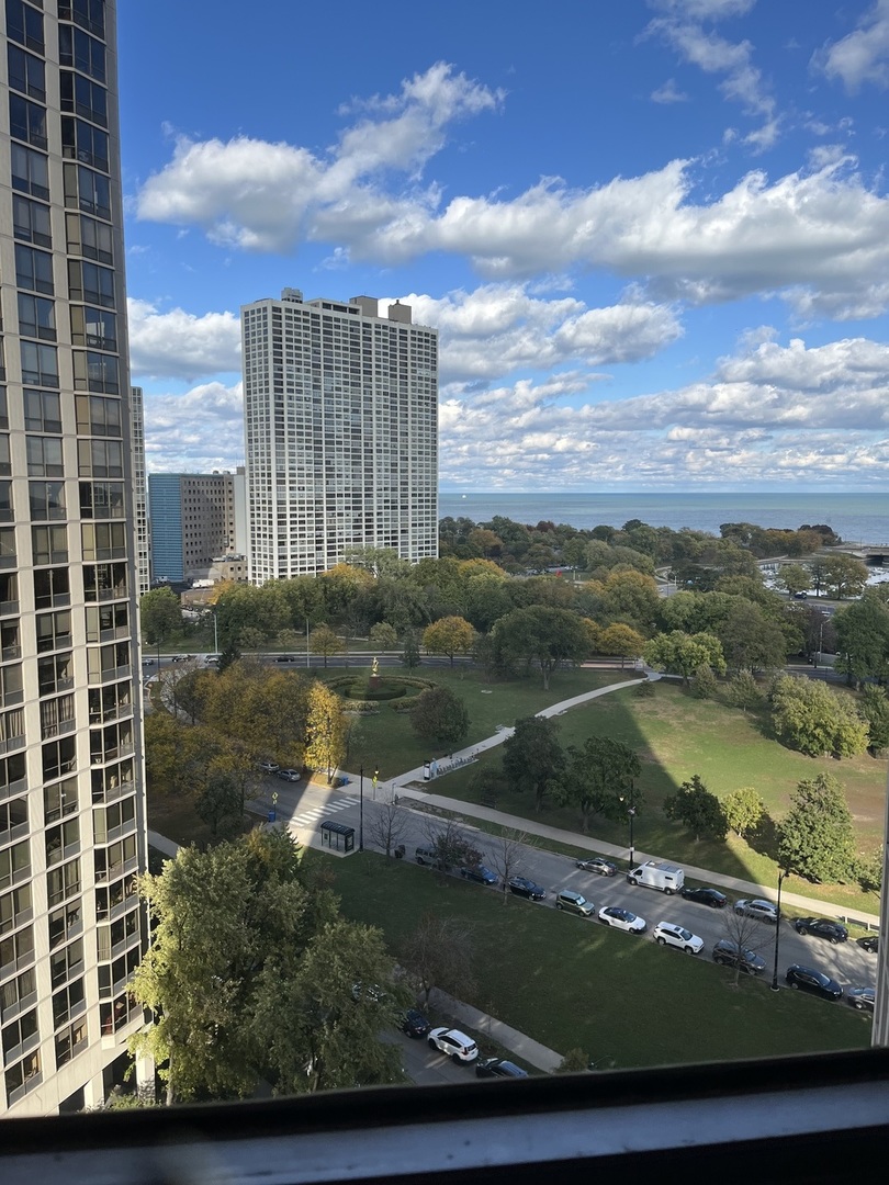 2626 N Lakeview Avenue Unit: 1509