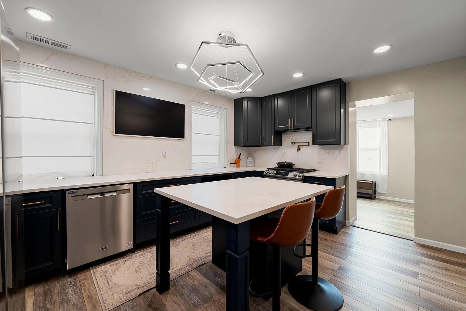 814 N Hermitage Avenue