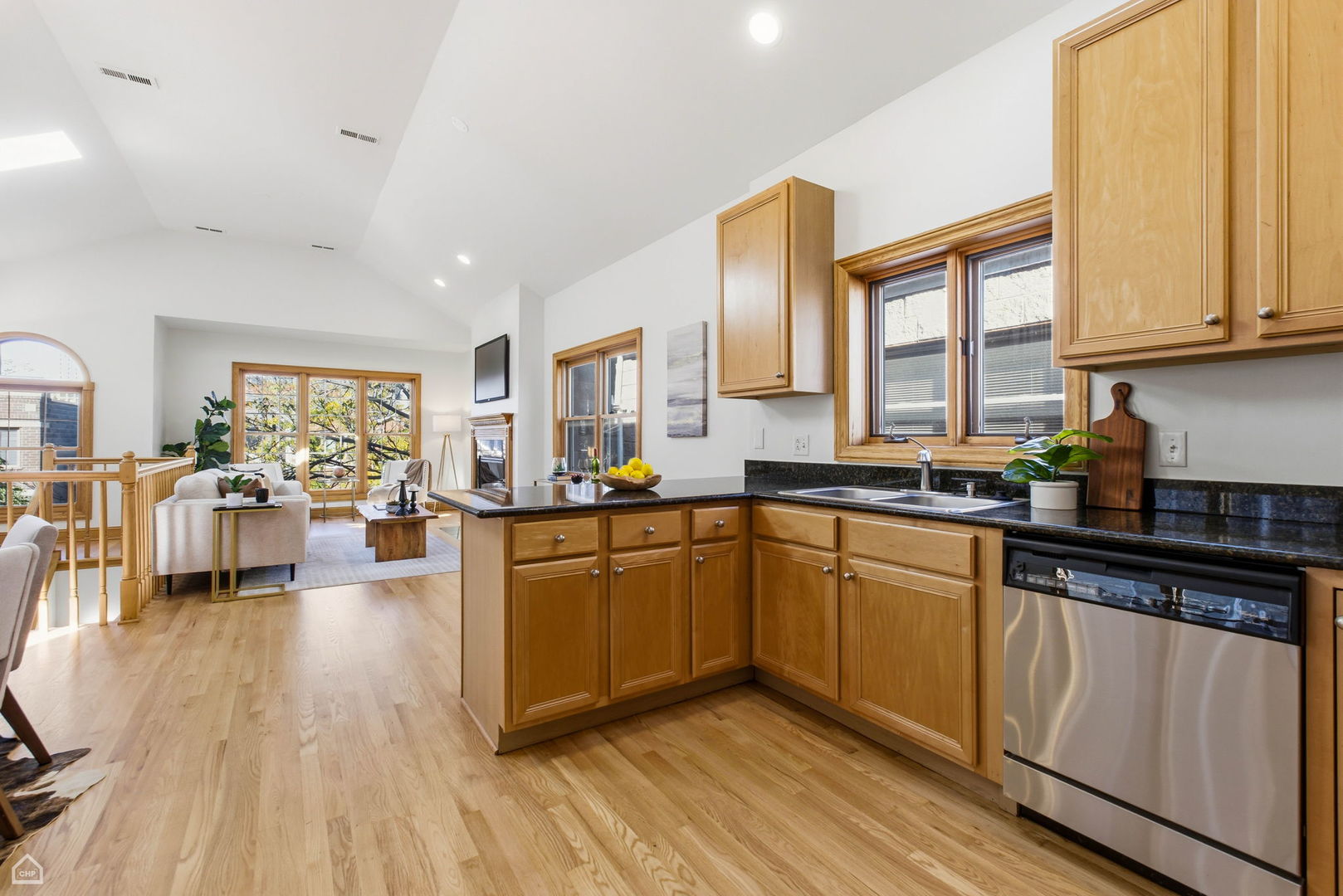 1447 W Walton Street Unit: 3