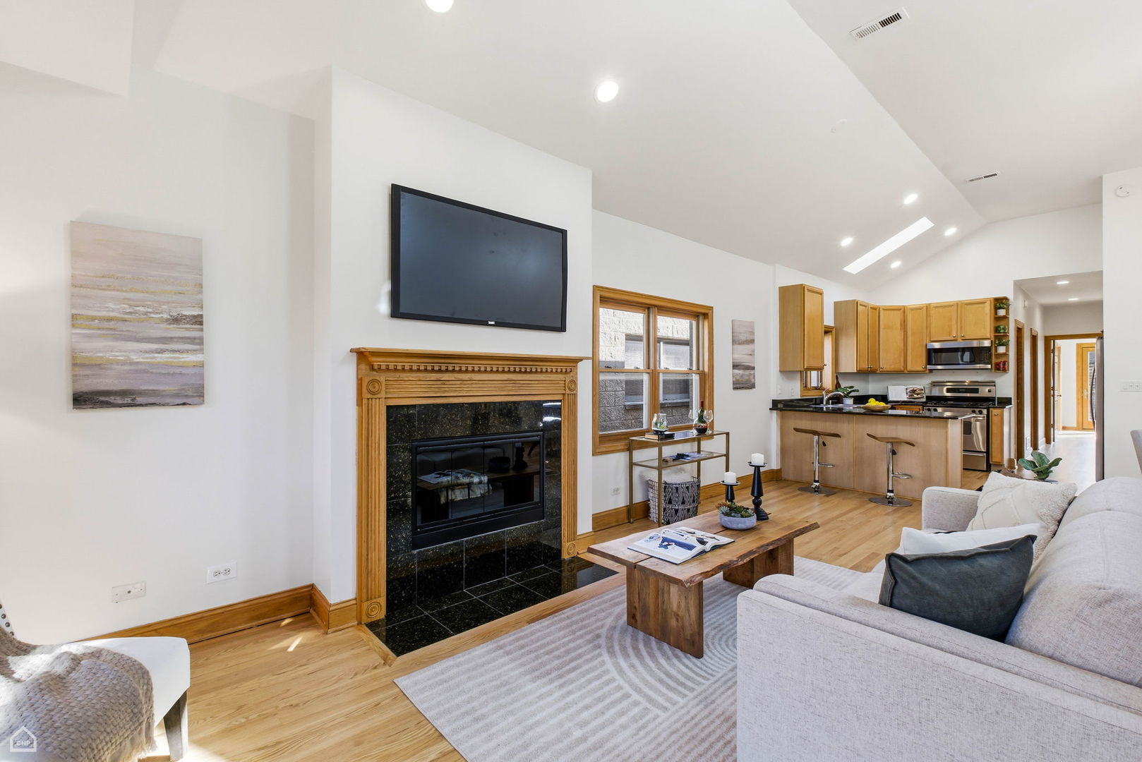 1447 W Walton Street Unit: 3