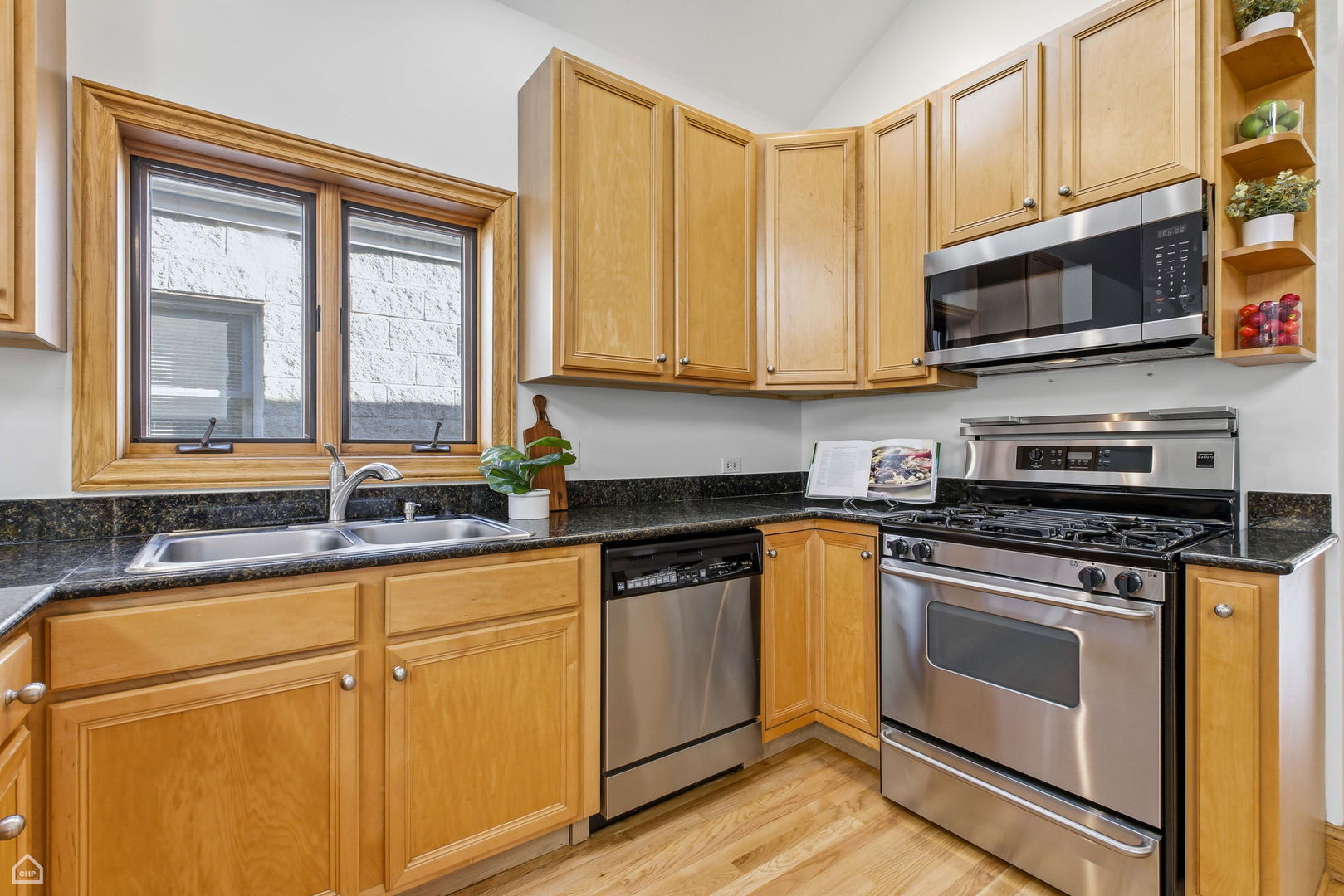 1447 W Walton Street Unit: 3