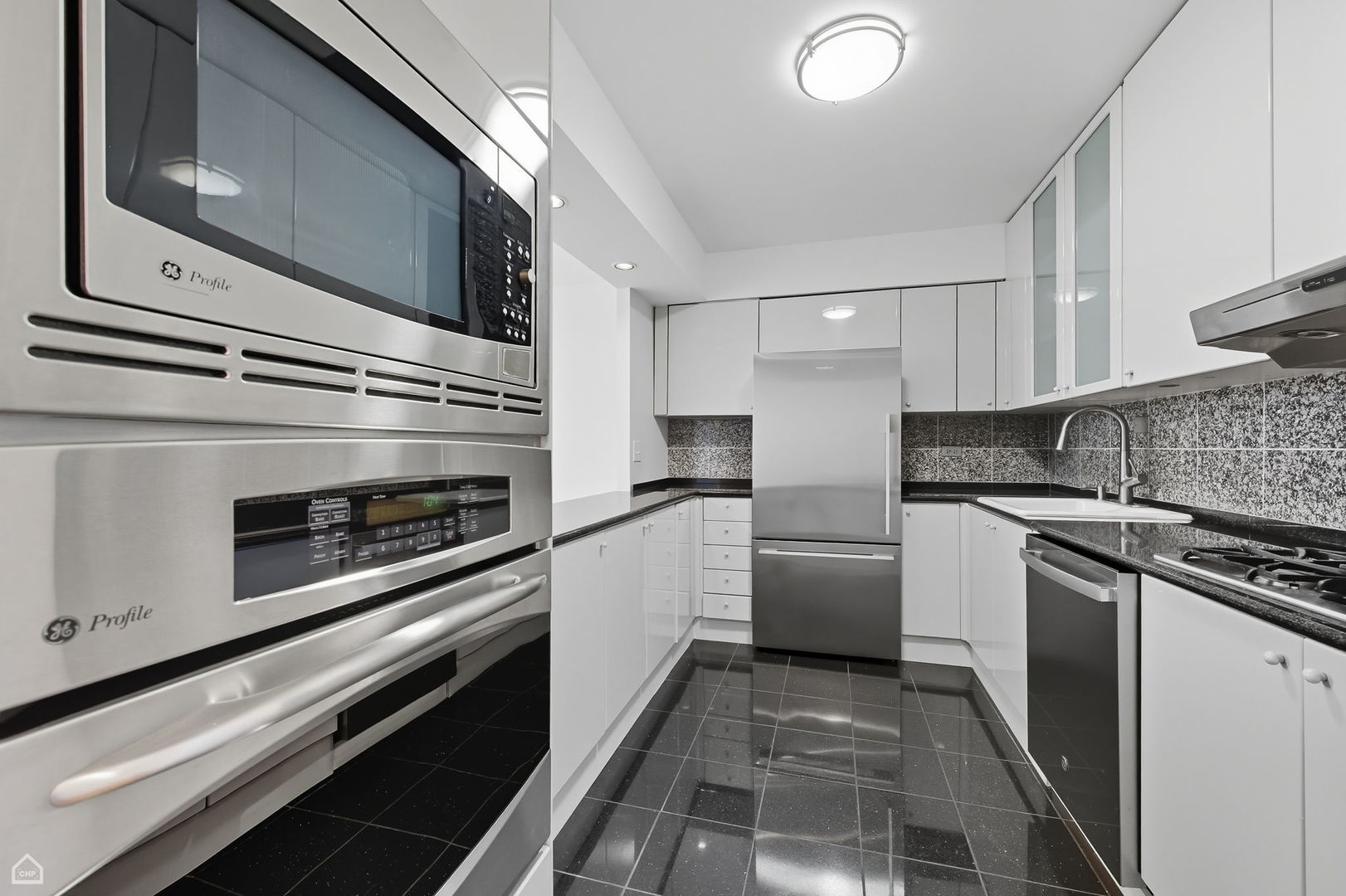 2800 N Lake Shore Drive Unit: 305