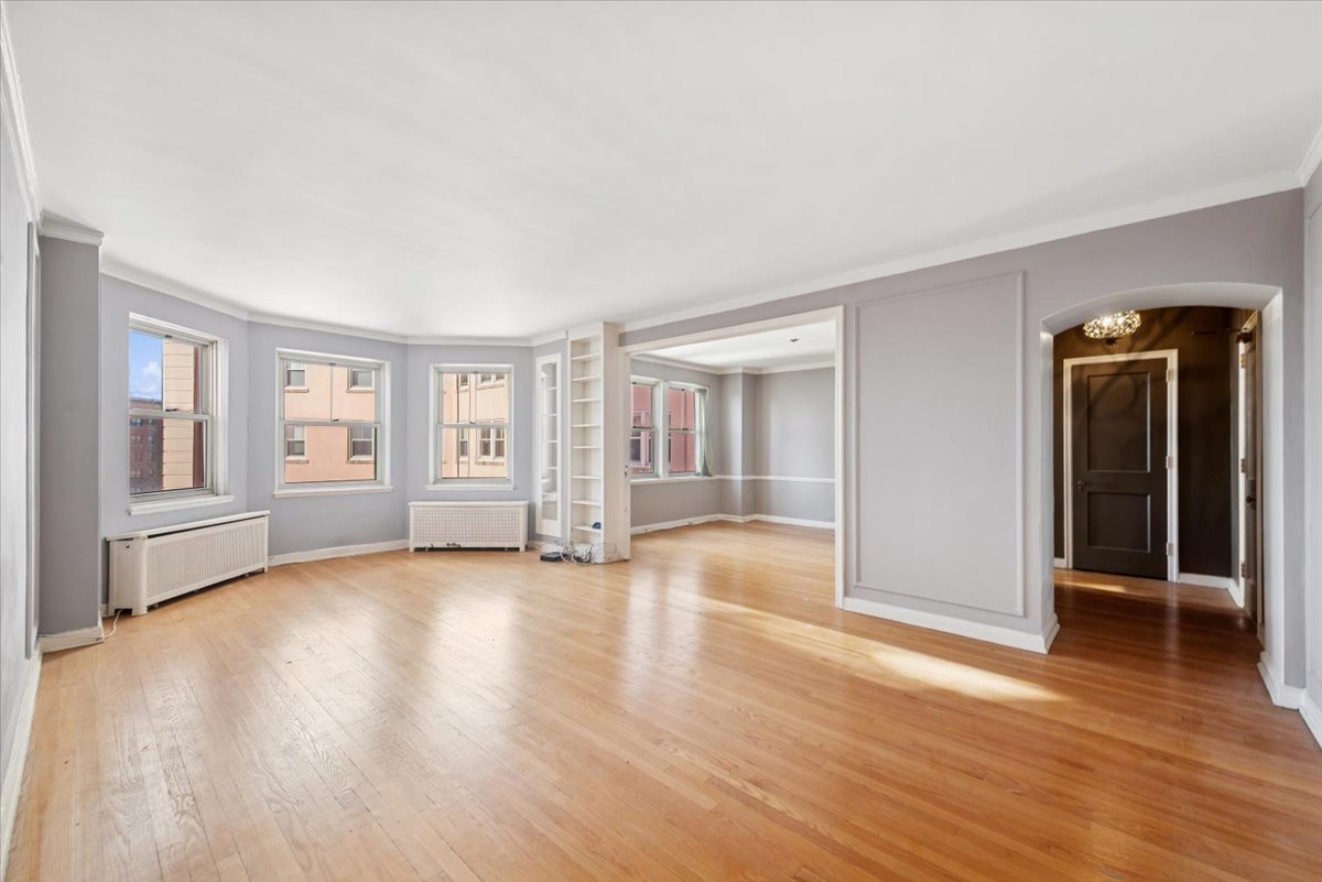 5555 N SHERIDAN Road Unit: 1504