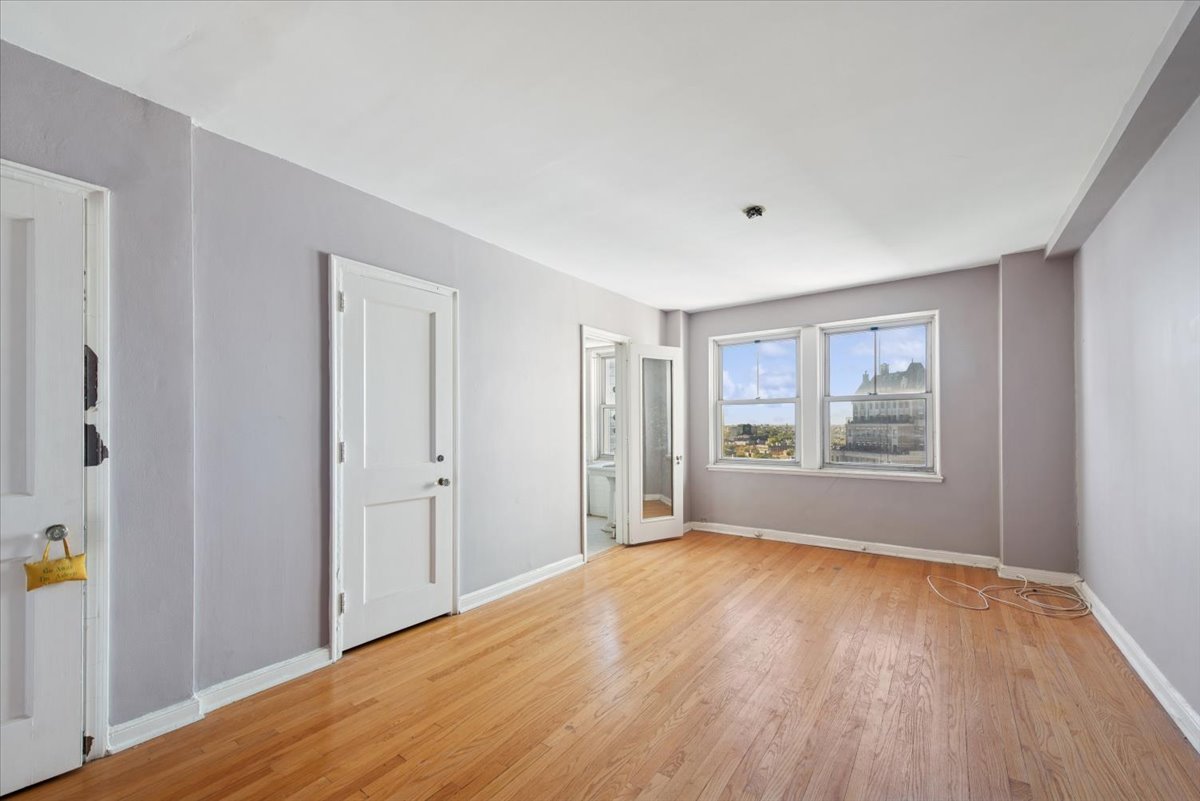 5555 N SHERIDAN Road Unit: 1504