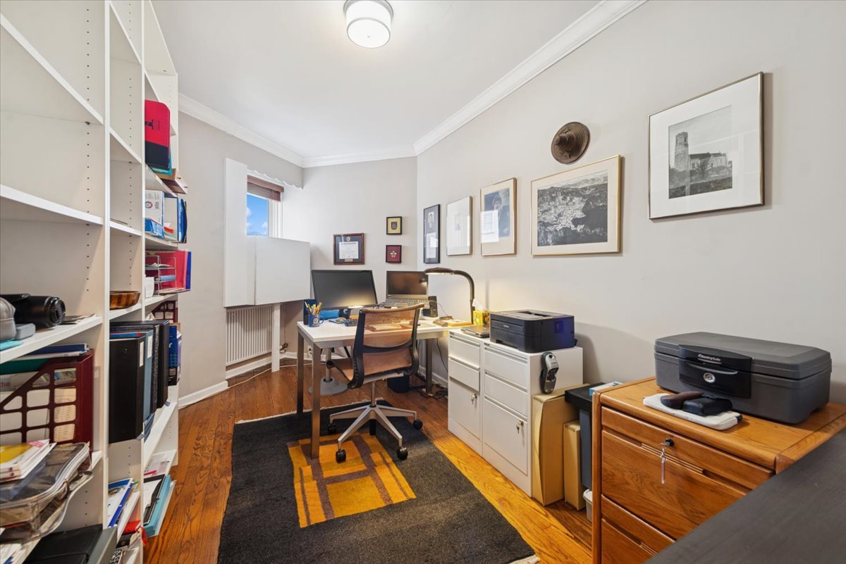 5555 N SHERIDAN Road Unit: 609