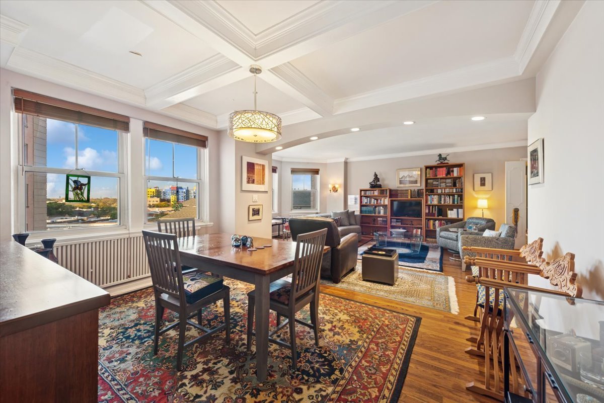 5555 N SHERIDAN Road Unit: 609