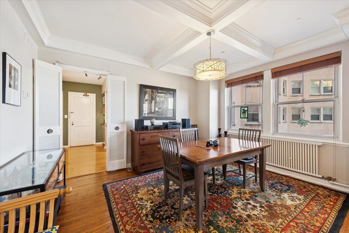 5555 N SHERIDAN Road Unit: 609