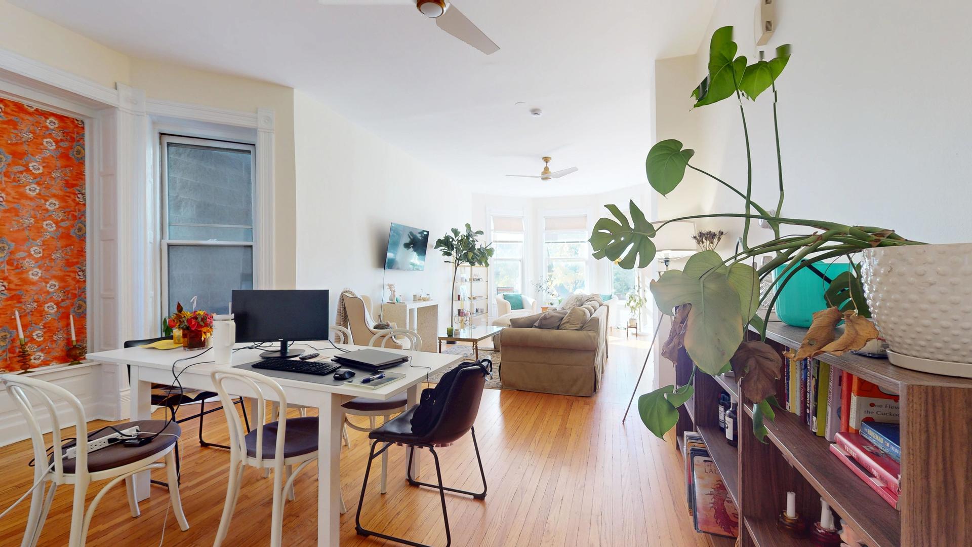 3233 N Wilton Avenue Unit: 2