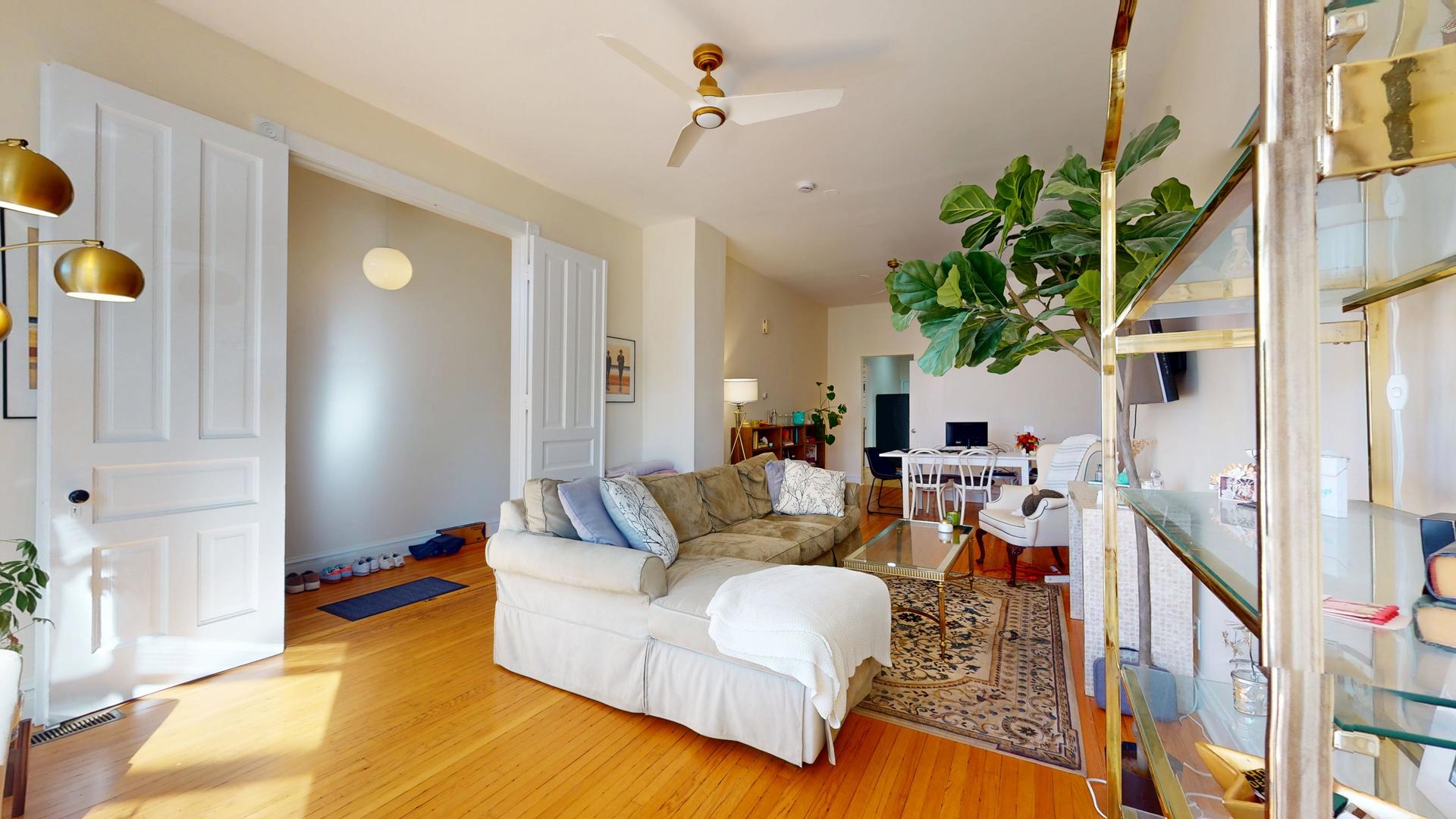 3233 N Wilton Avenue Unit: 2