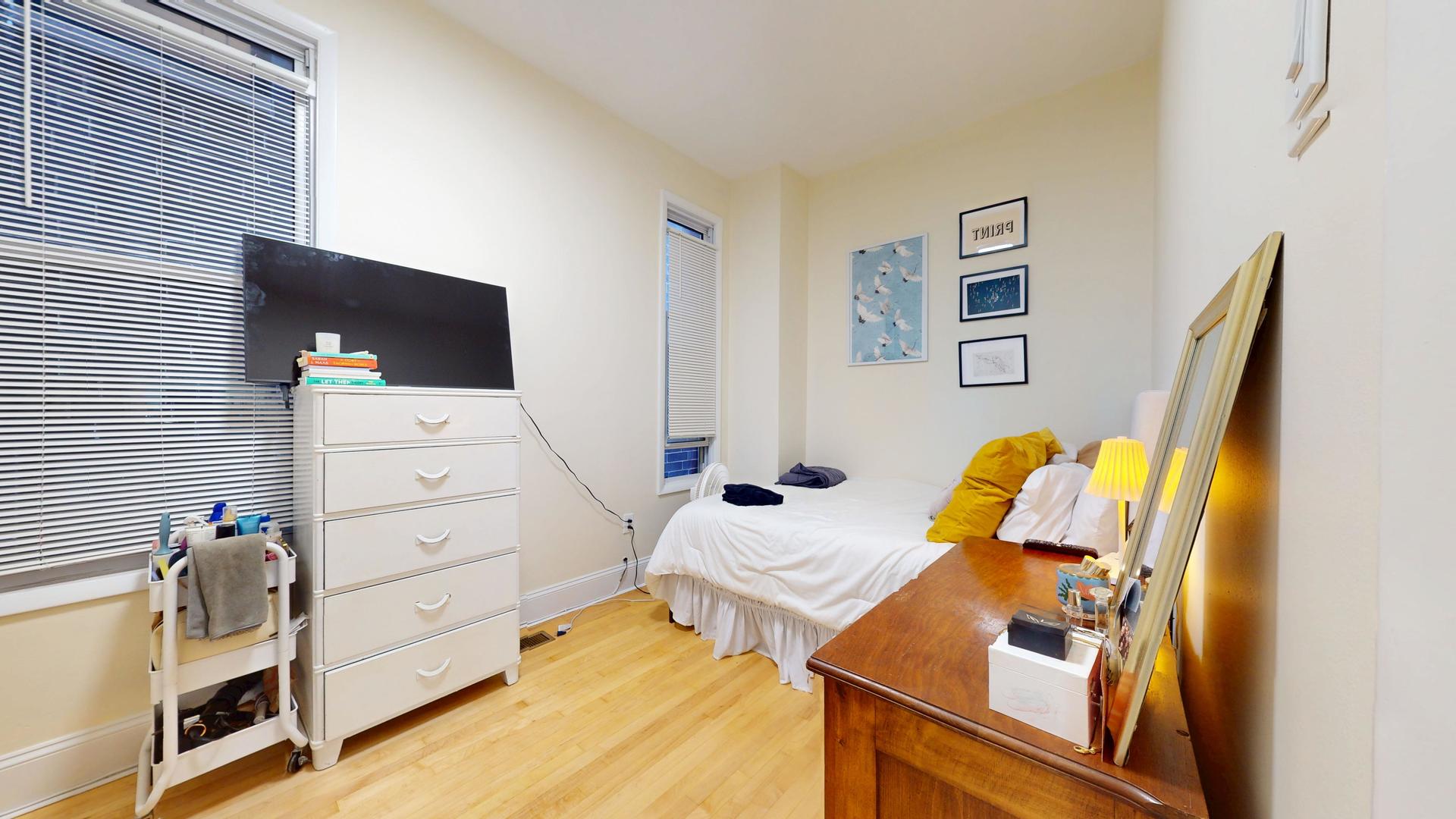 3233 N Wilton Avenue Unit: 2